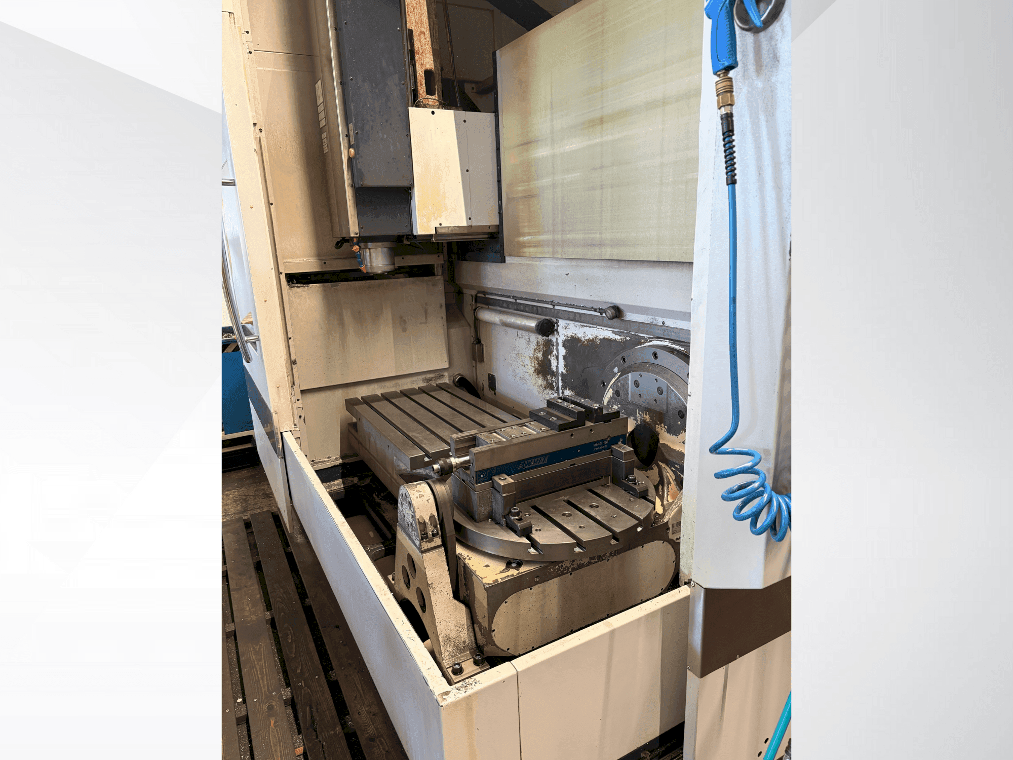 A SPINNER U-1520  gép elölnézete