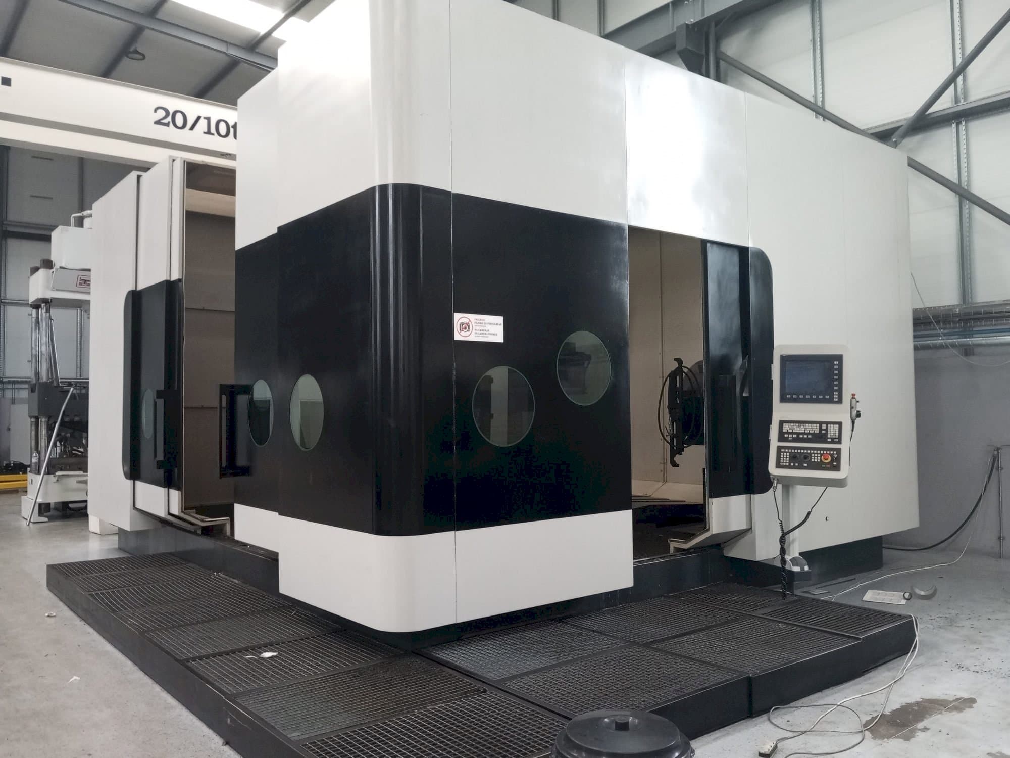 A CHETO 3000  gép elölnézete