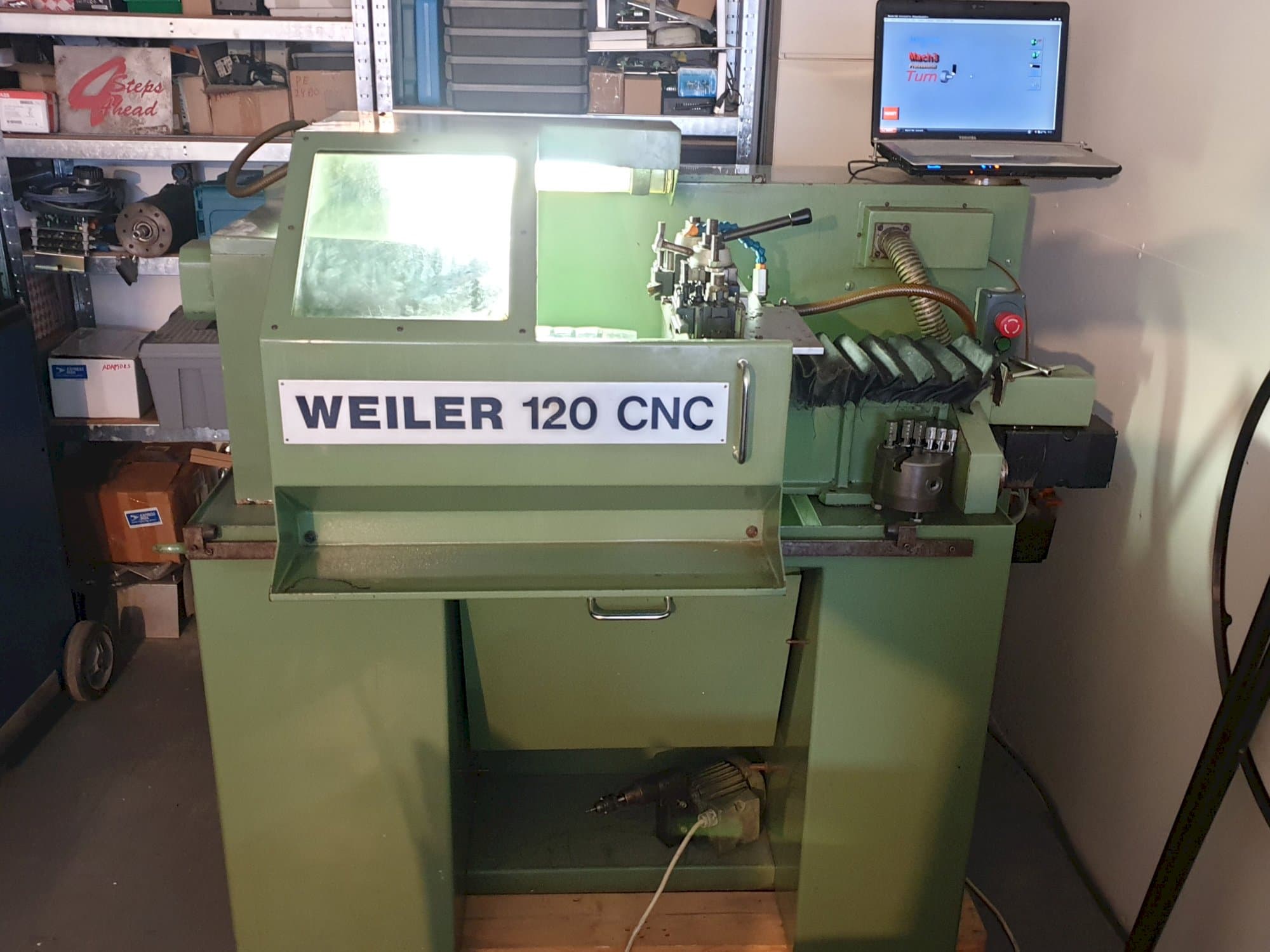 A Weiler 120 CNC  gép elölnézete