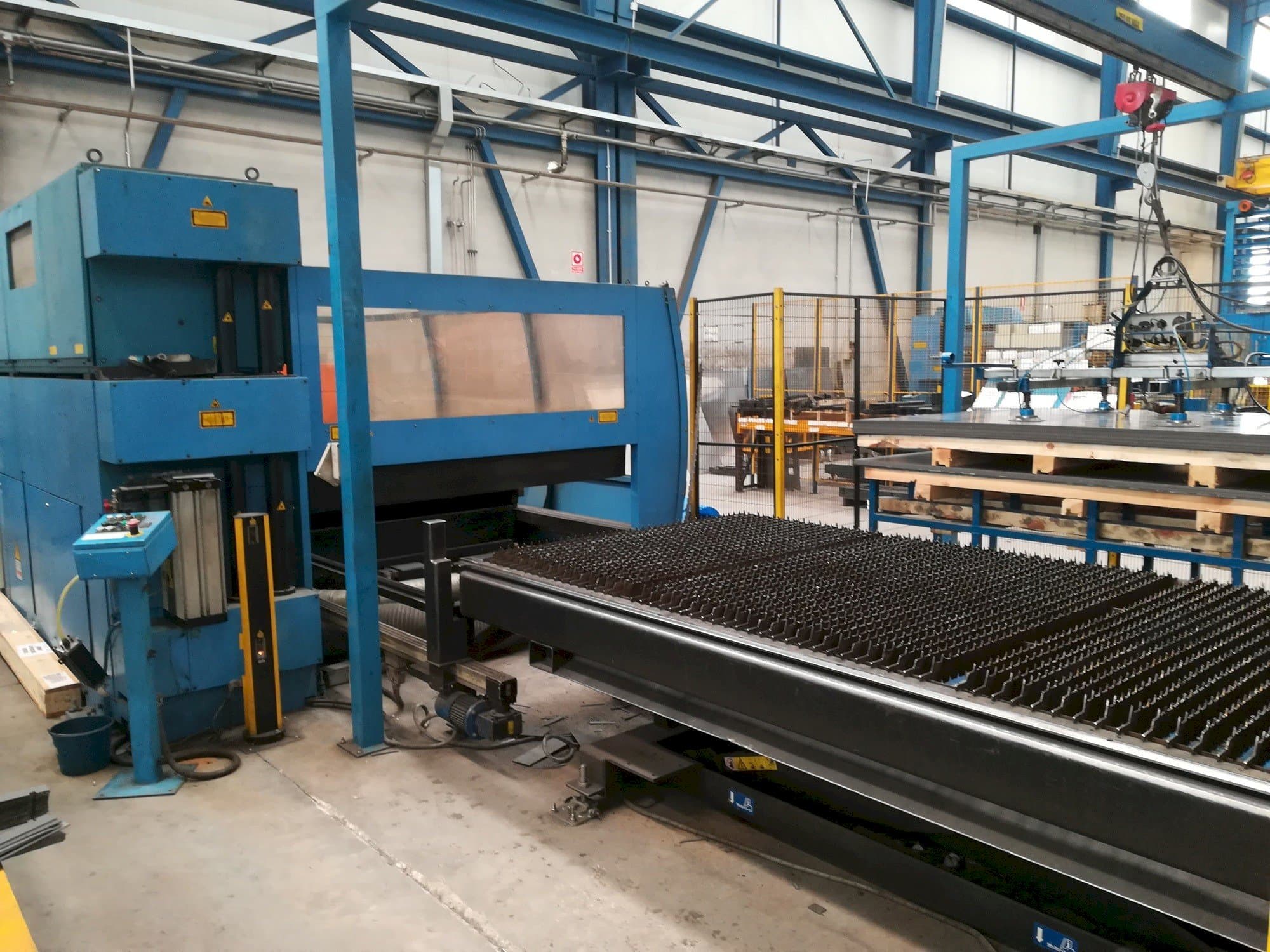 A Prima Industrie Platino 1530  gép elölnézete