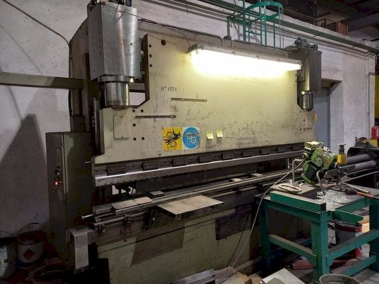 A DONEWELL HP3B gép elölnézete