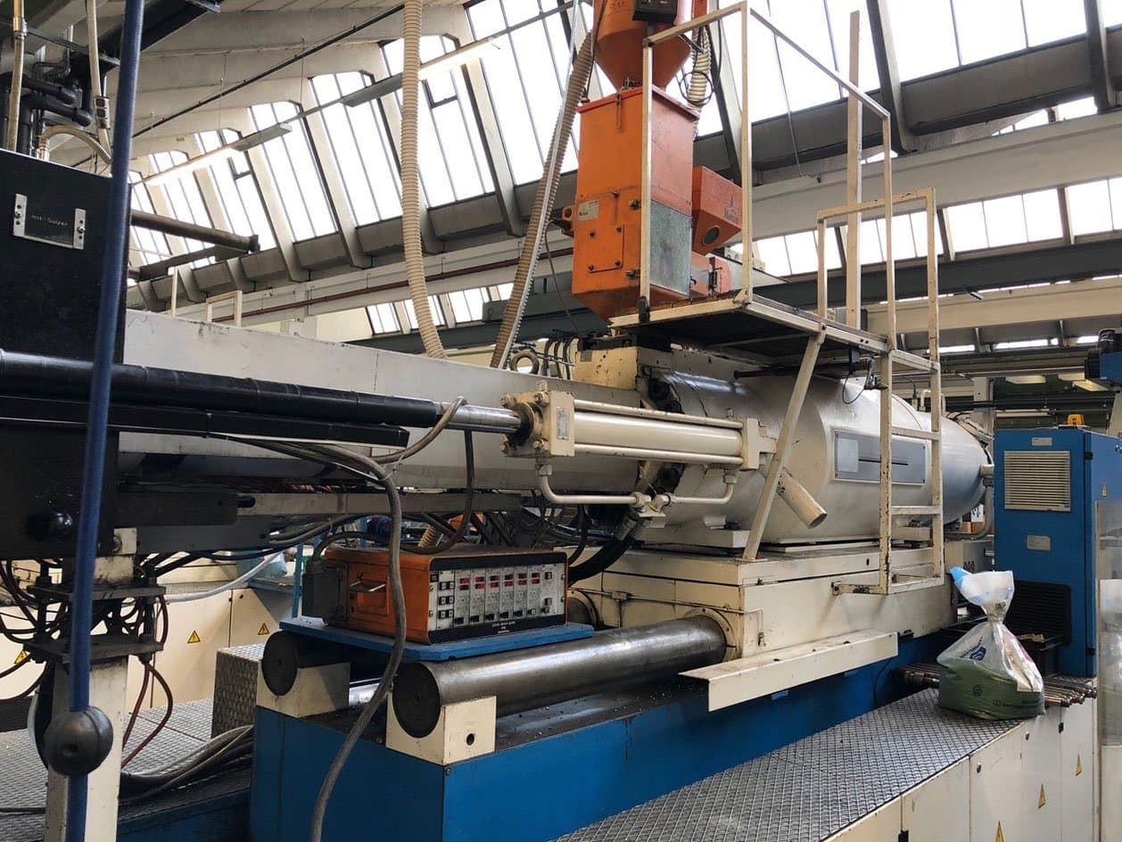 A ENGEL ES 7000/800  gép munkatere