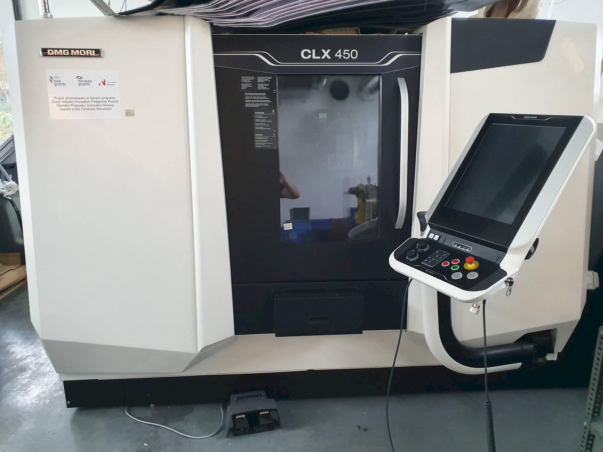 A DMG MORI CLX450  gép elölnézete