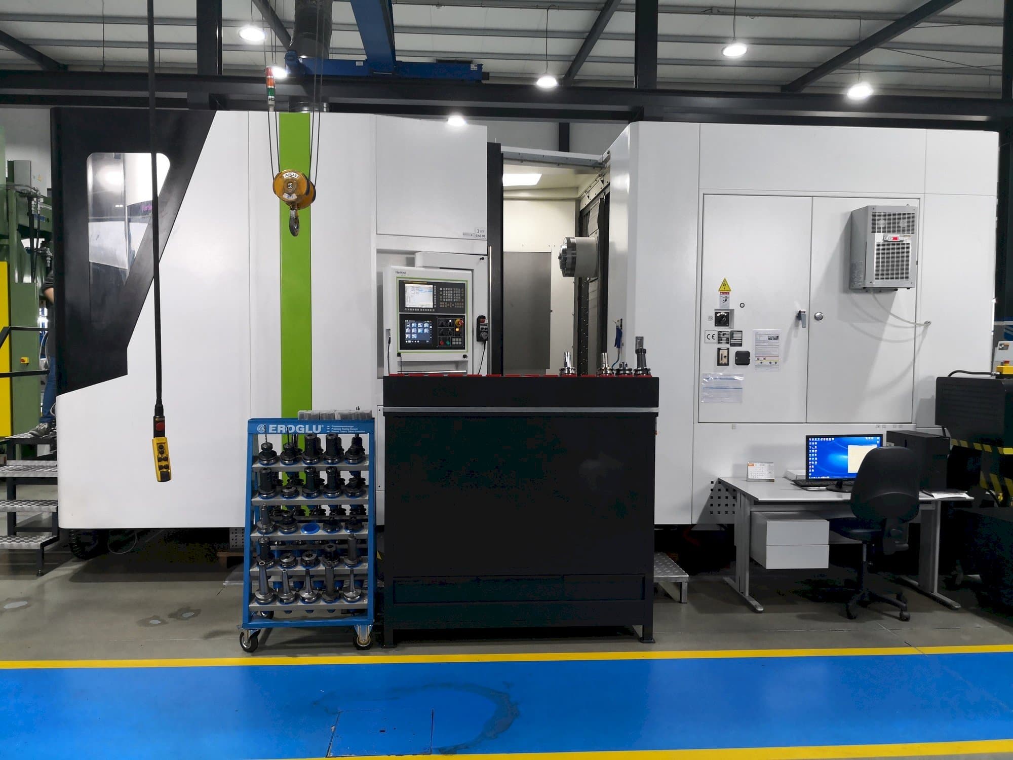 A Hartford HMC-10  gép elölnézete