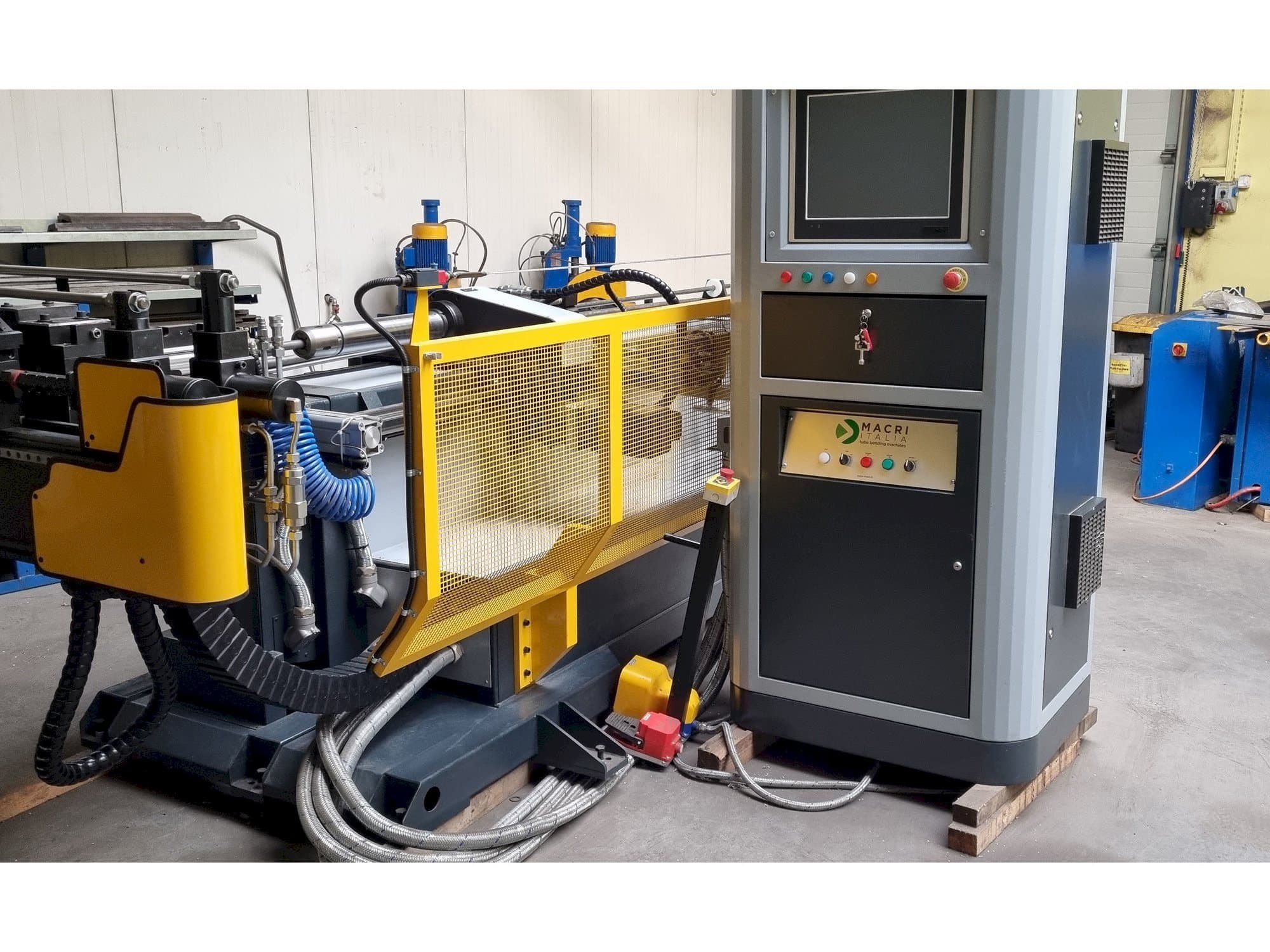 A MACRI ITALIA PROVAR 6-45 U-D  gép elölnézete