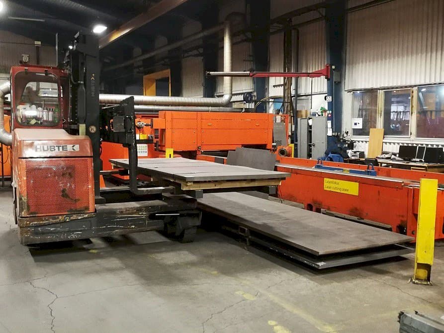 A Bystronic ByStar 3015  gép elölnézete