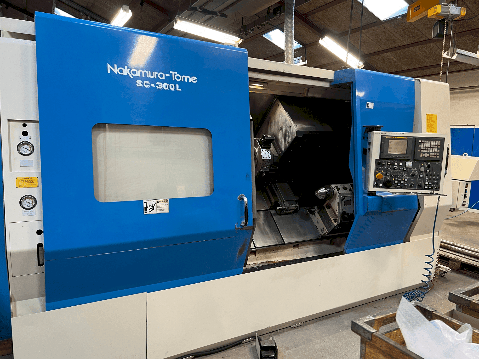 A NAKAMURA SL 300LY  gép elölnézete