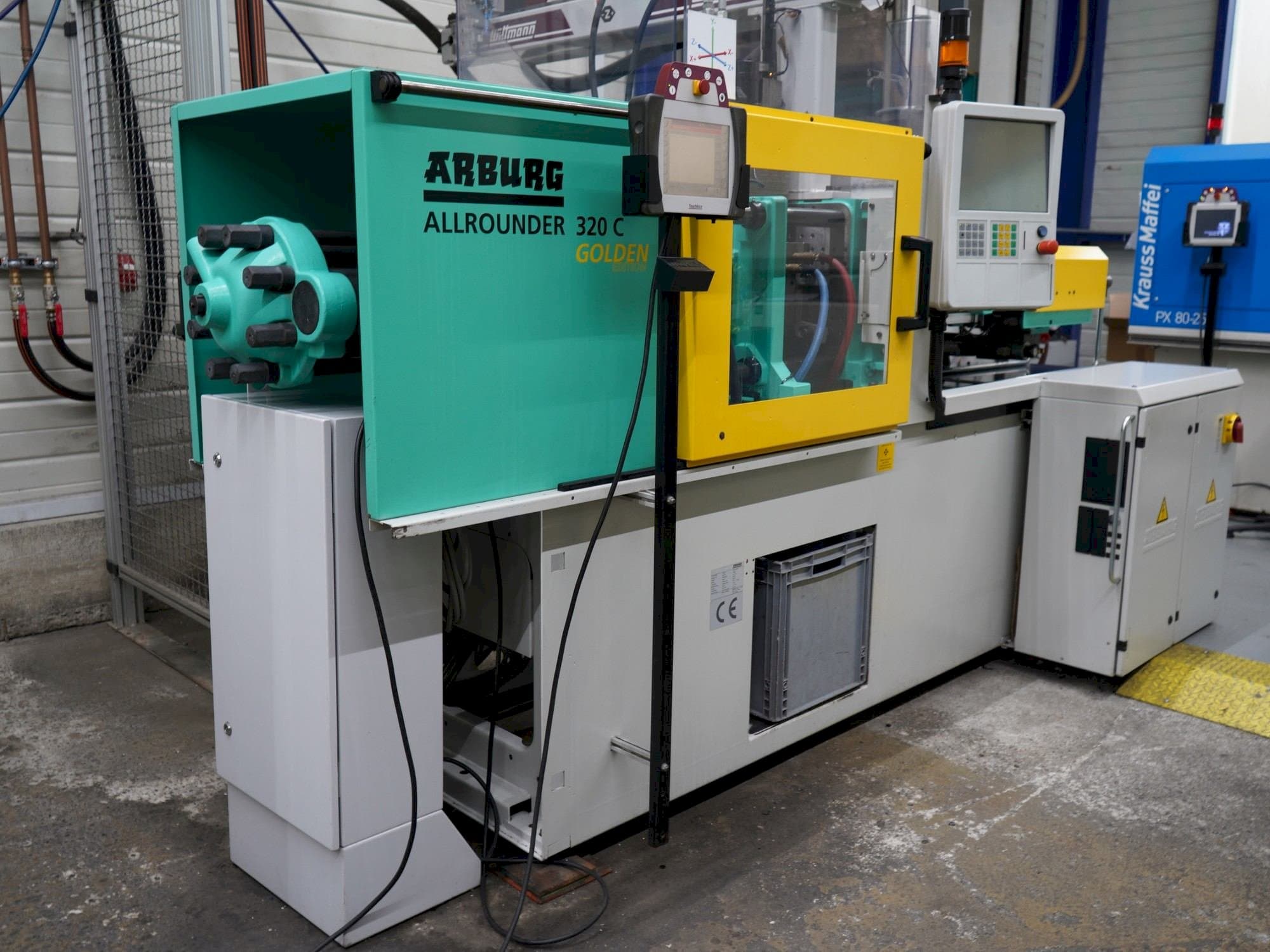 A Arburg 320C (500-170)  gép elölnézete