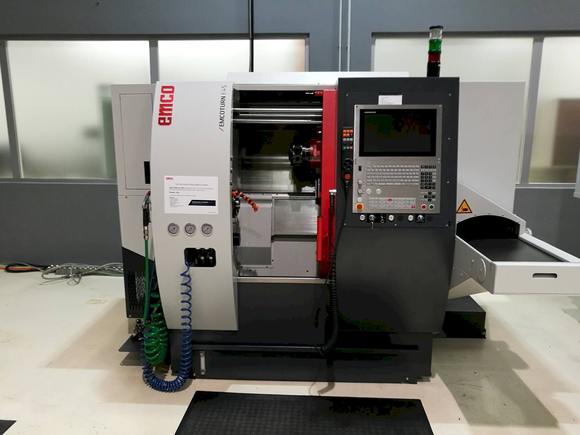 A EMCO E45 SMY  gép elölnézete