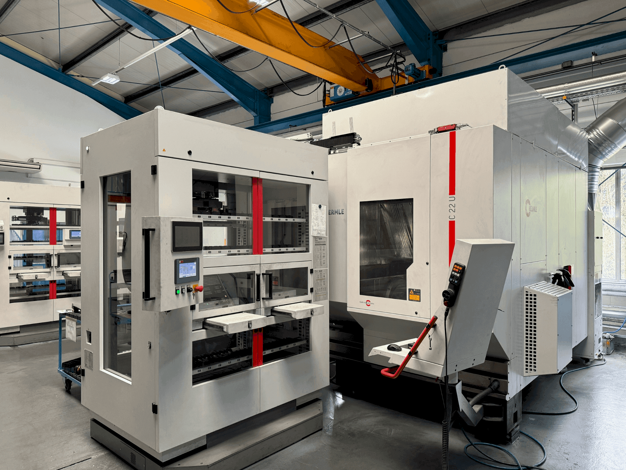 A HERMLE C22 with handling system IH30  (2017)  gép elölnézete