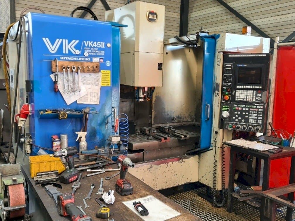 A HITACHI SEIKI VK45II gép elölnézete