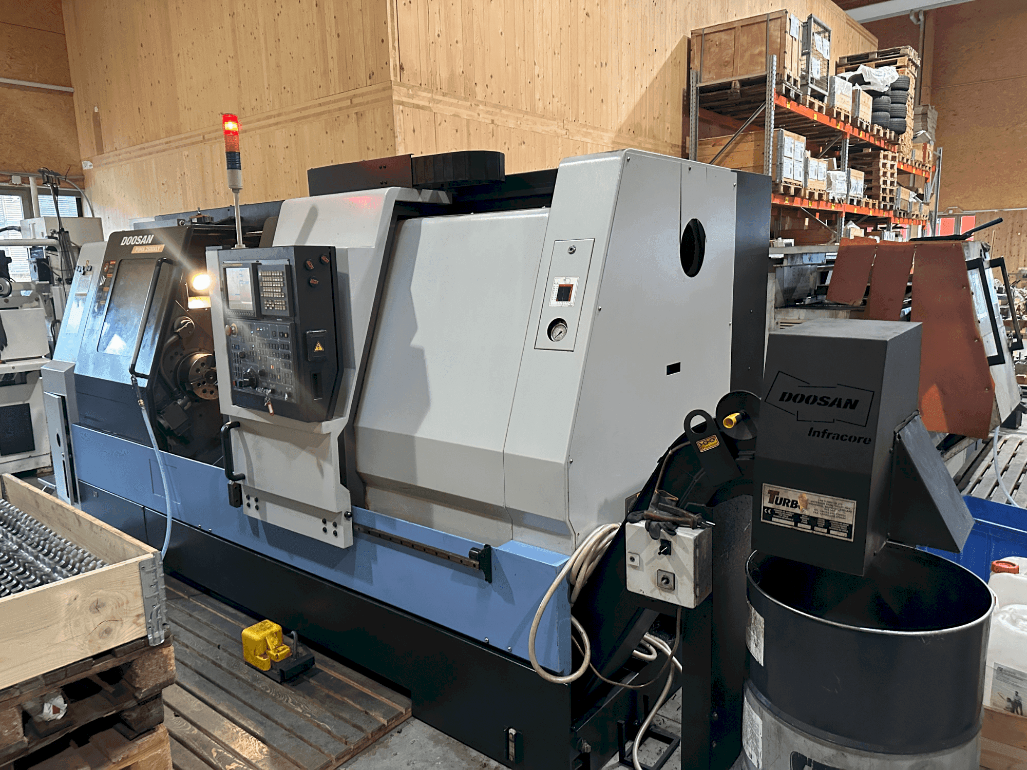 A DOOSAN Puma 2500XLY  gép elölnézete