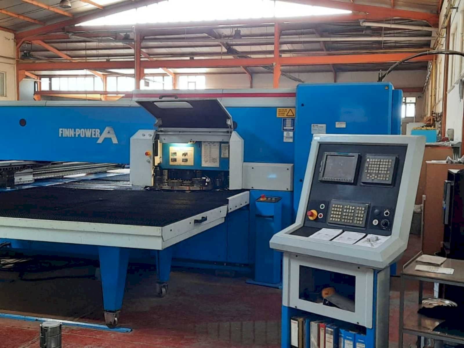 A Finn-Power A525F  gép elölnézete