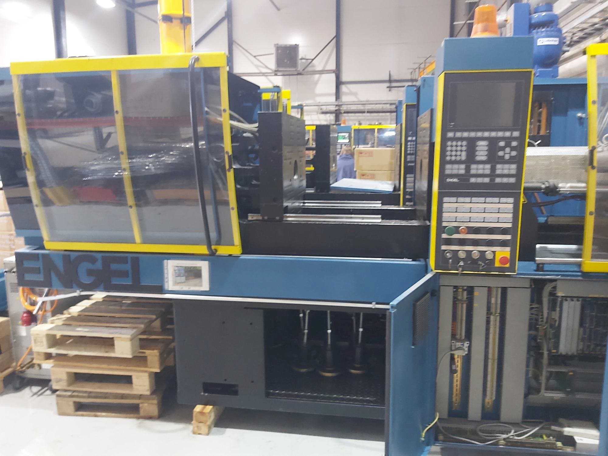 A ENGEL ES 330/80 HL  gép elölnézete