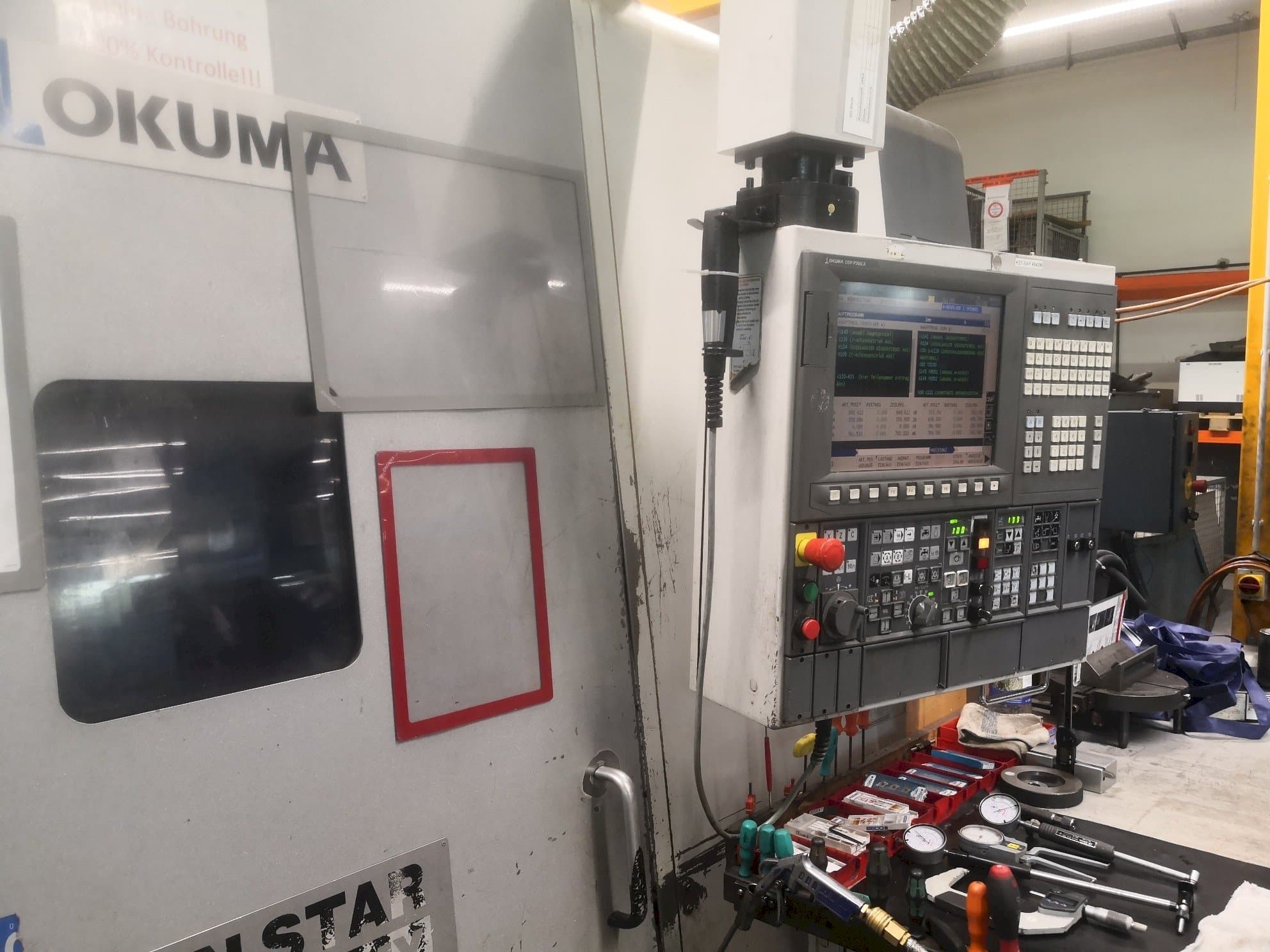 A Okuma LT 300 MY  gép elölnézete