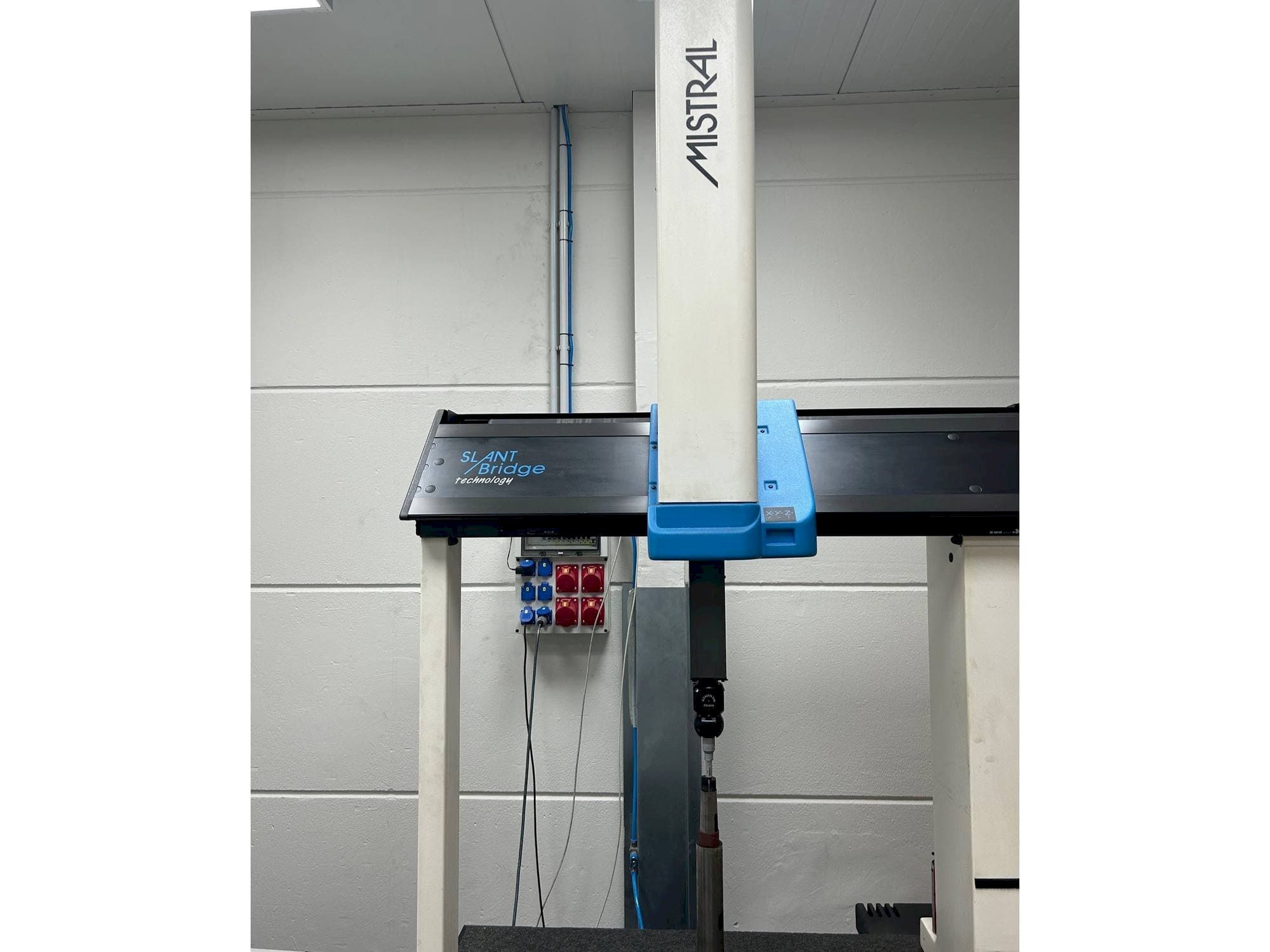 A DEA Mistrall  gép elölnézete