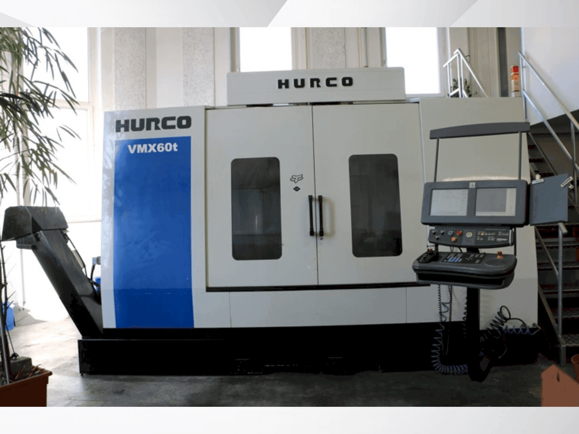A Hurco VMX60/40T  gép elölnézete