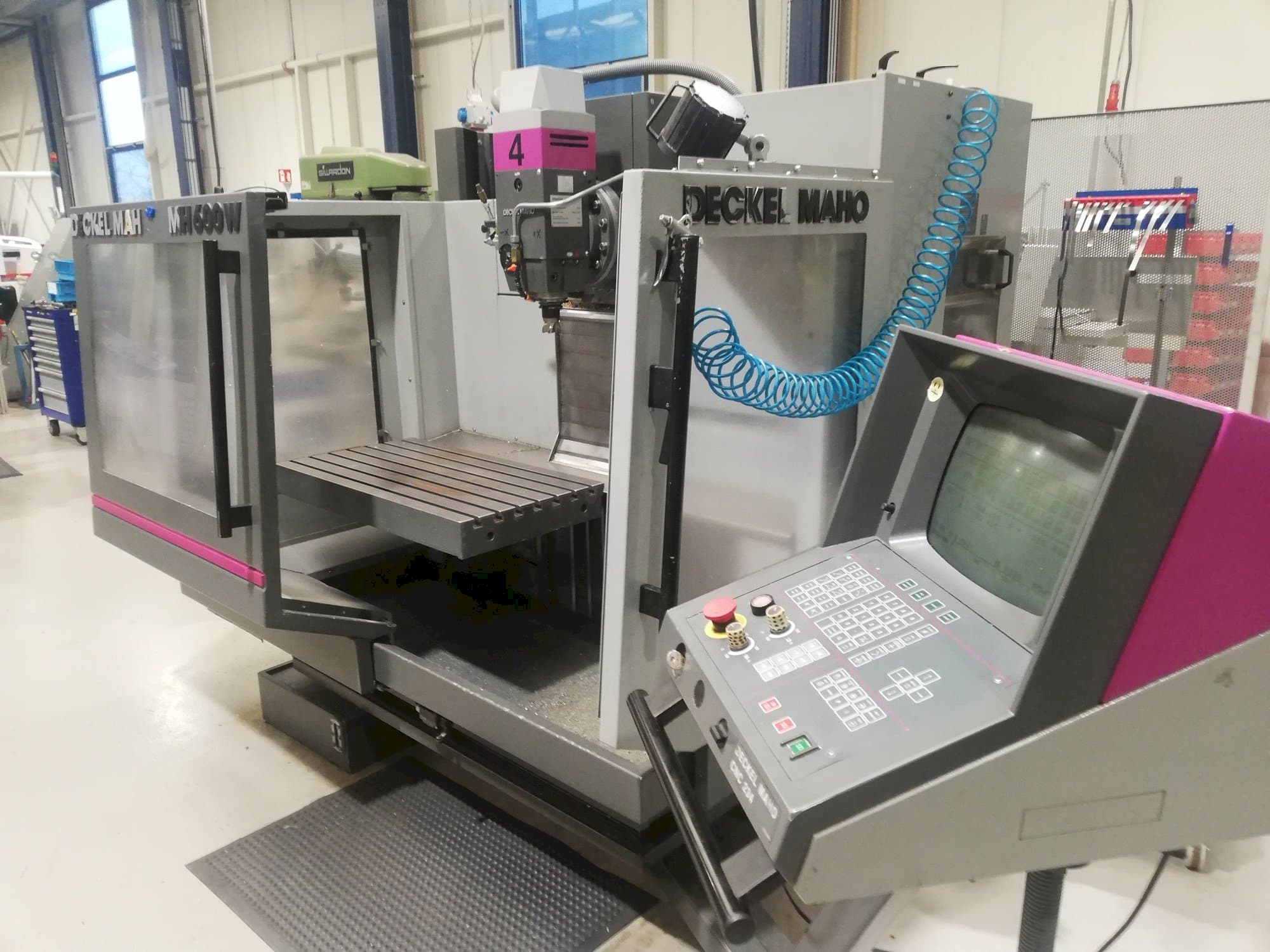 A DECKEL MAHO MH 600W  gép elölnézete