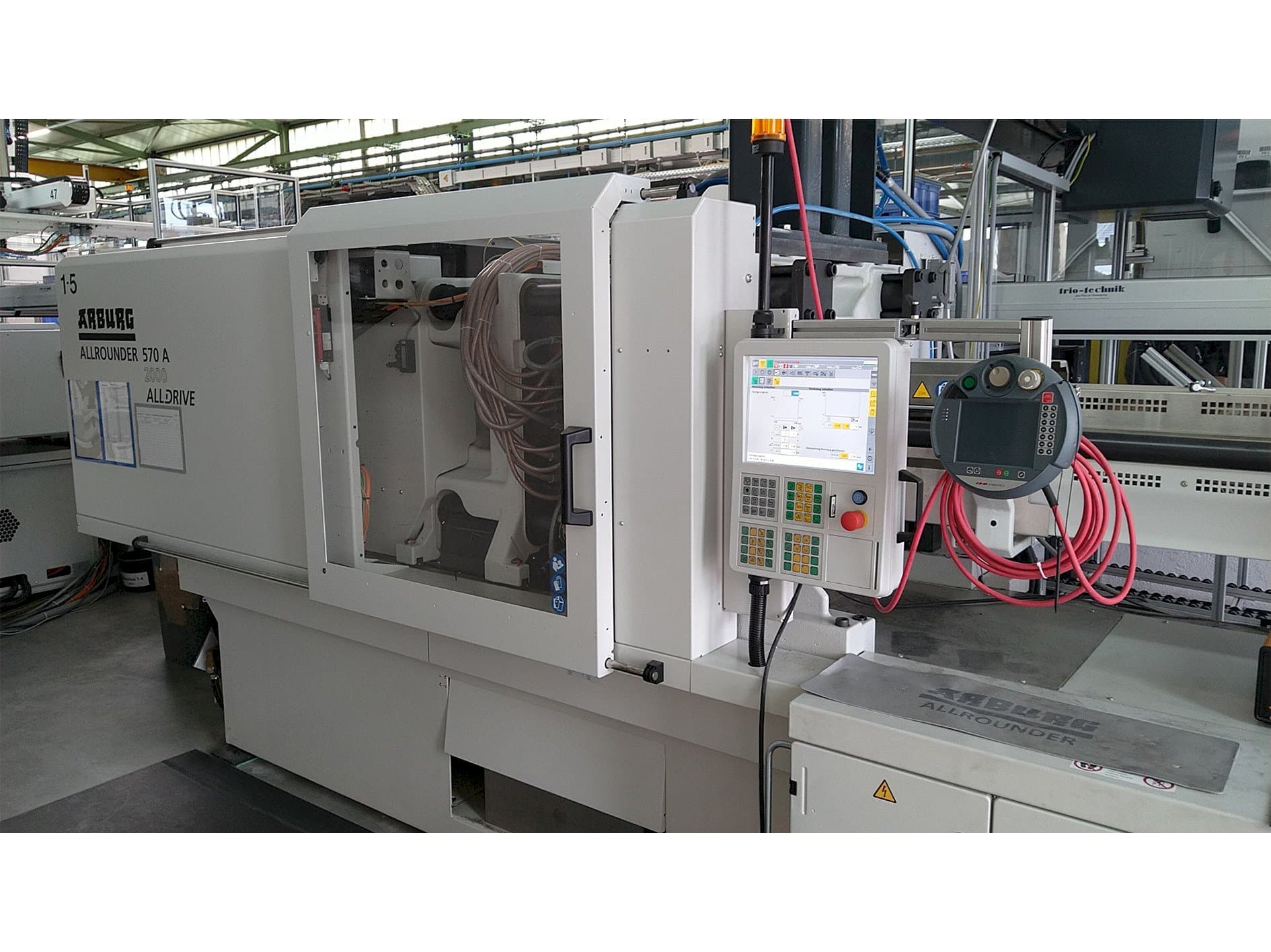 A Arburg Allrounder 570 A 2000-800 ALLDRIVE  gép elölnézete