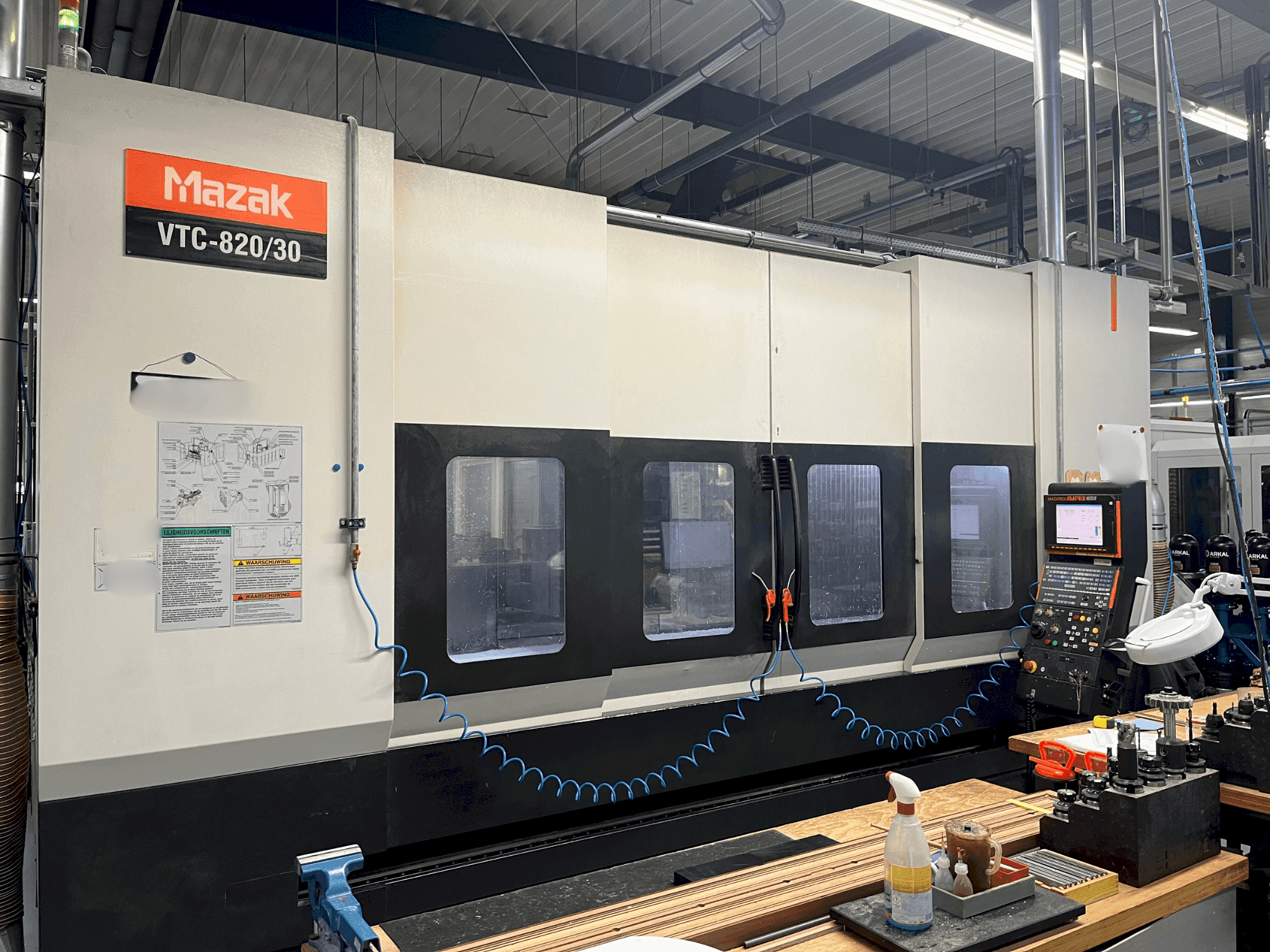 A Mazak VTC-820/30  gép elölnézete