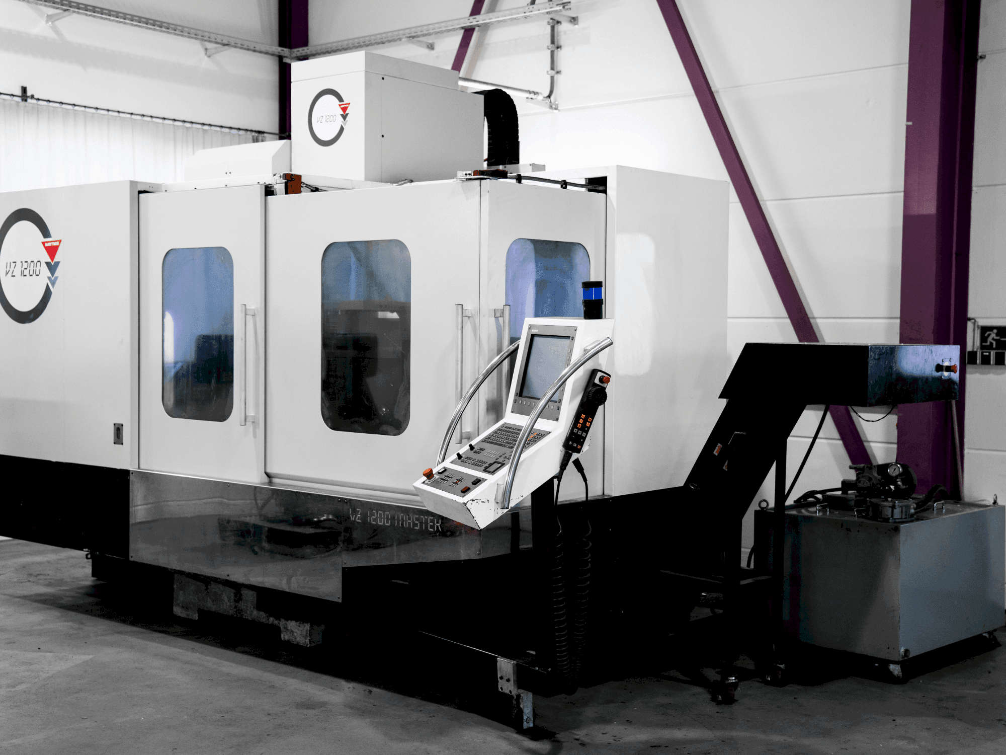 A WEMAS VZ 1200  gép elölnézete