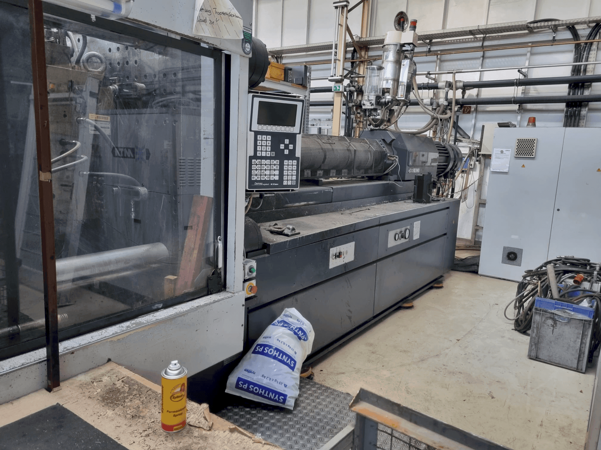 A DEMAG Ergotech 10000-8000  gép elölnézete