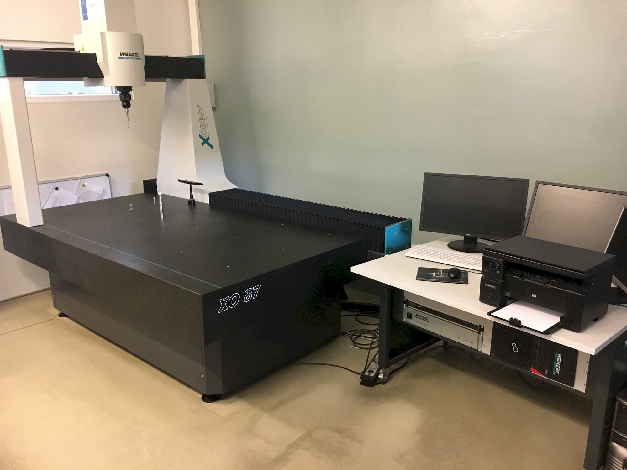 A Wenzel X-Orbit  800 / 1000 / 700 CNC  gép elölnézete