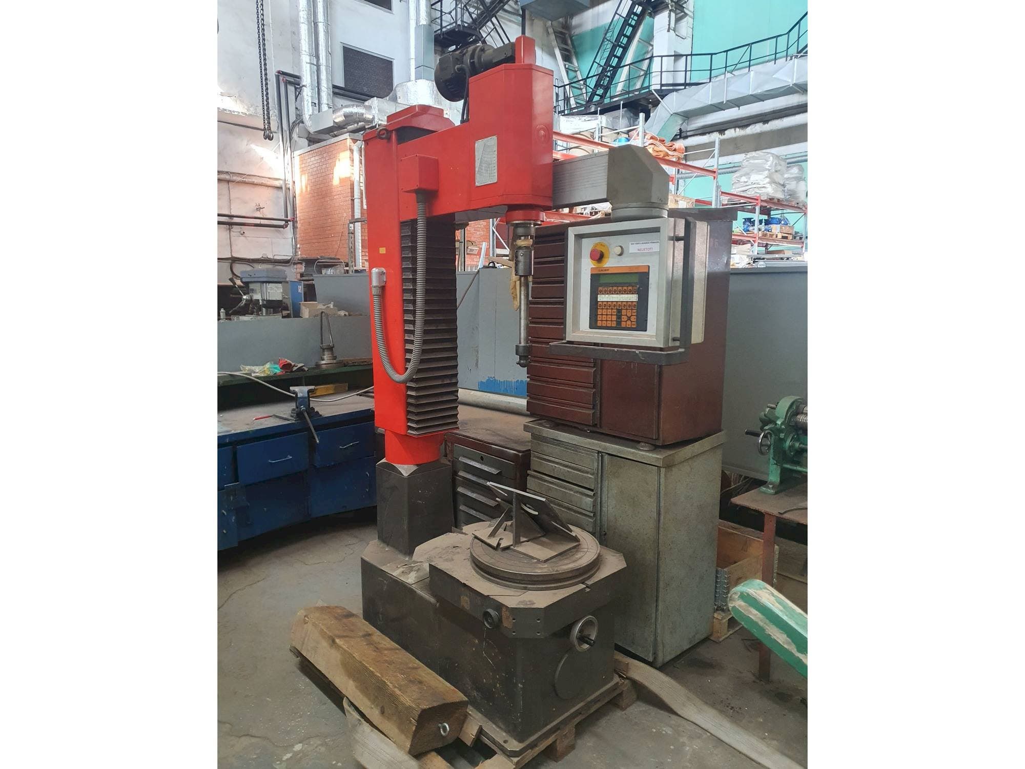 A TAUMELUS III N  gép elölnézete