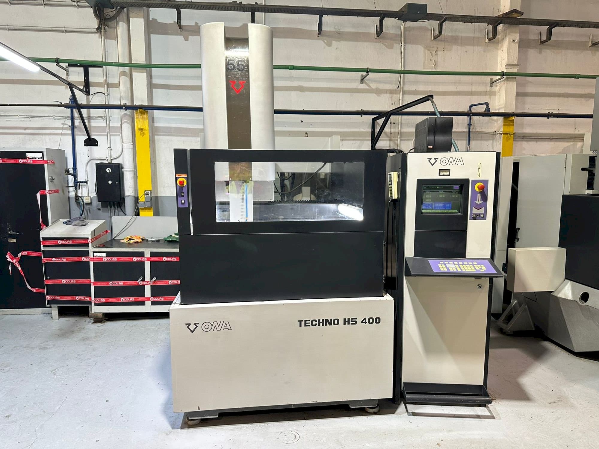 A ONA HS 400  gép elölnézete