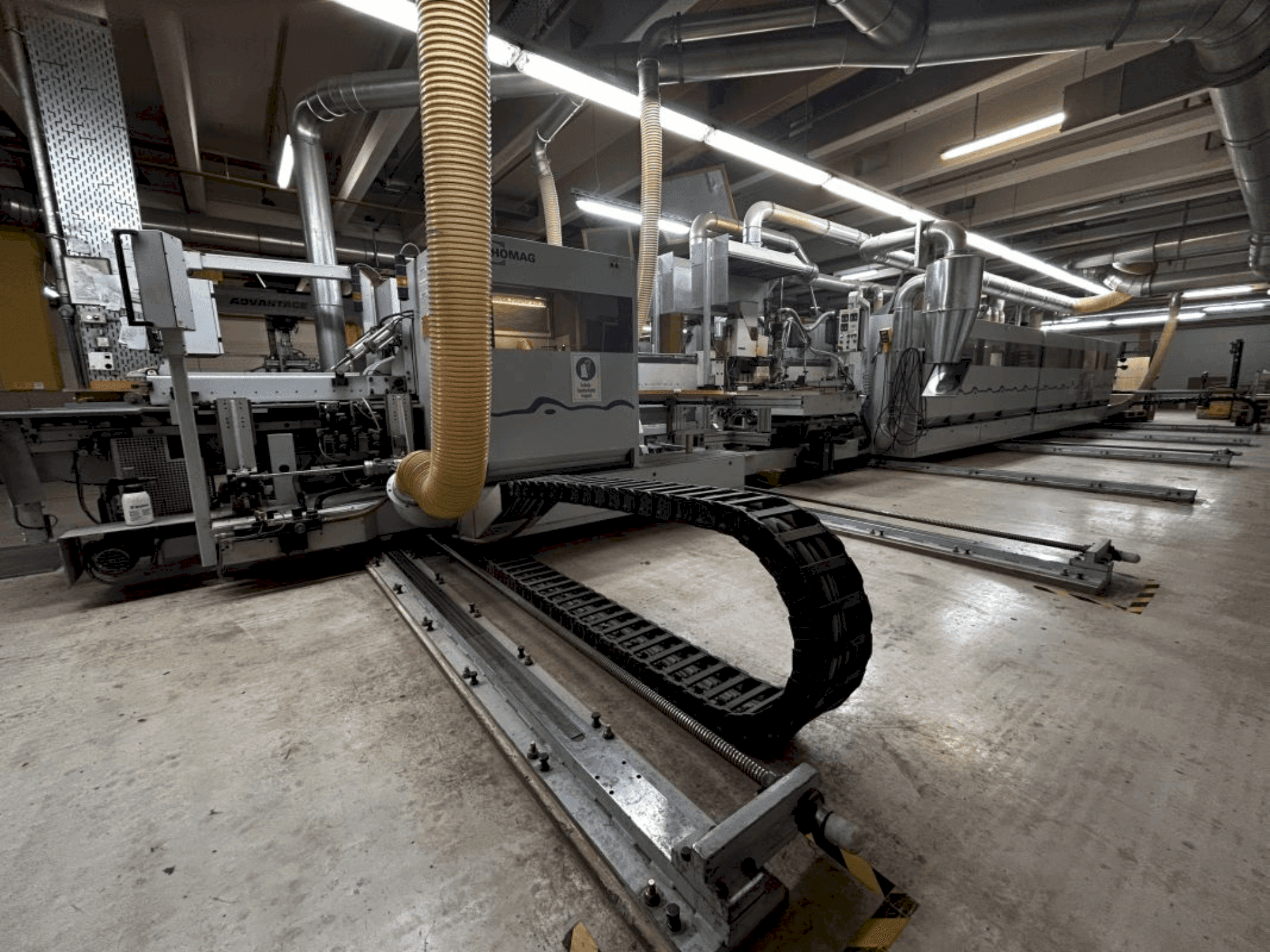 A HOMAG WEEKE PROFI KFL20/29/QA/25  gép elölnézete