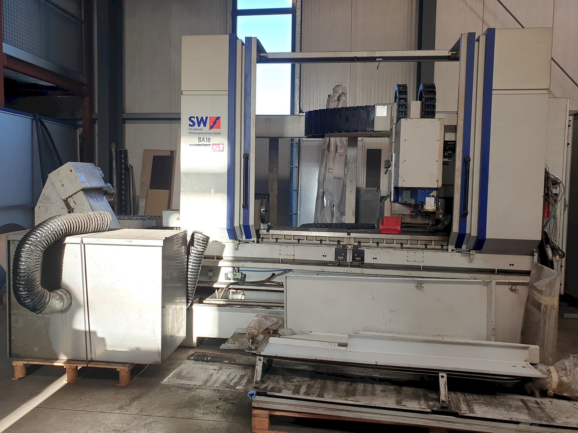 A Schwäbische Werkzeugmaschinen BA 18 gép elölnézete