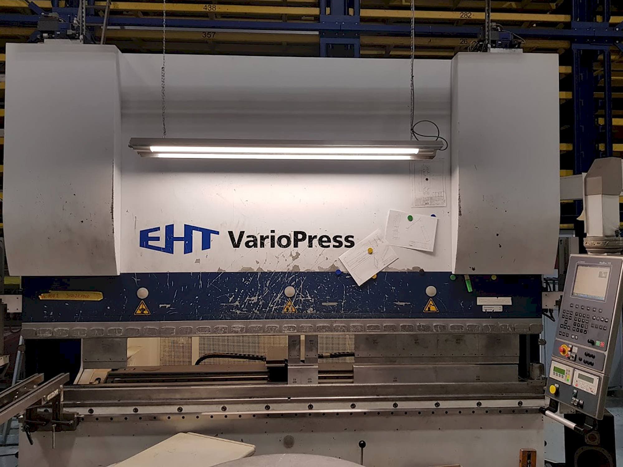 A EHT VarioPress 170-30  gép elölnézete