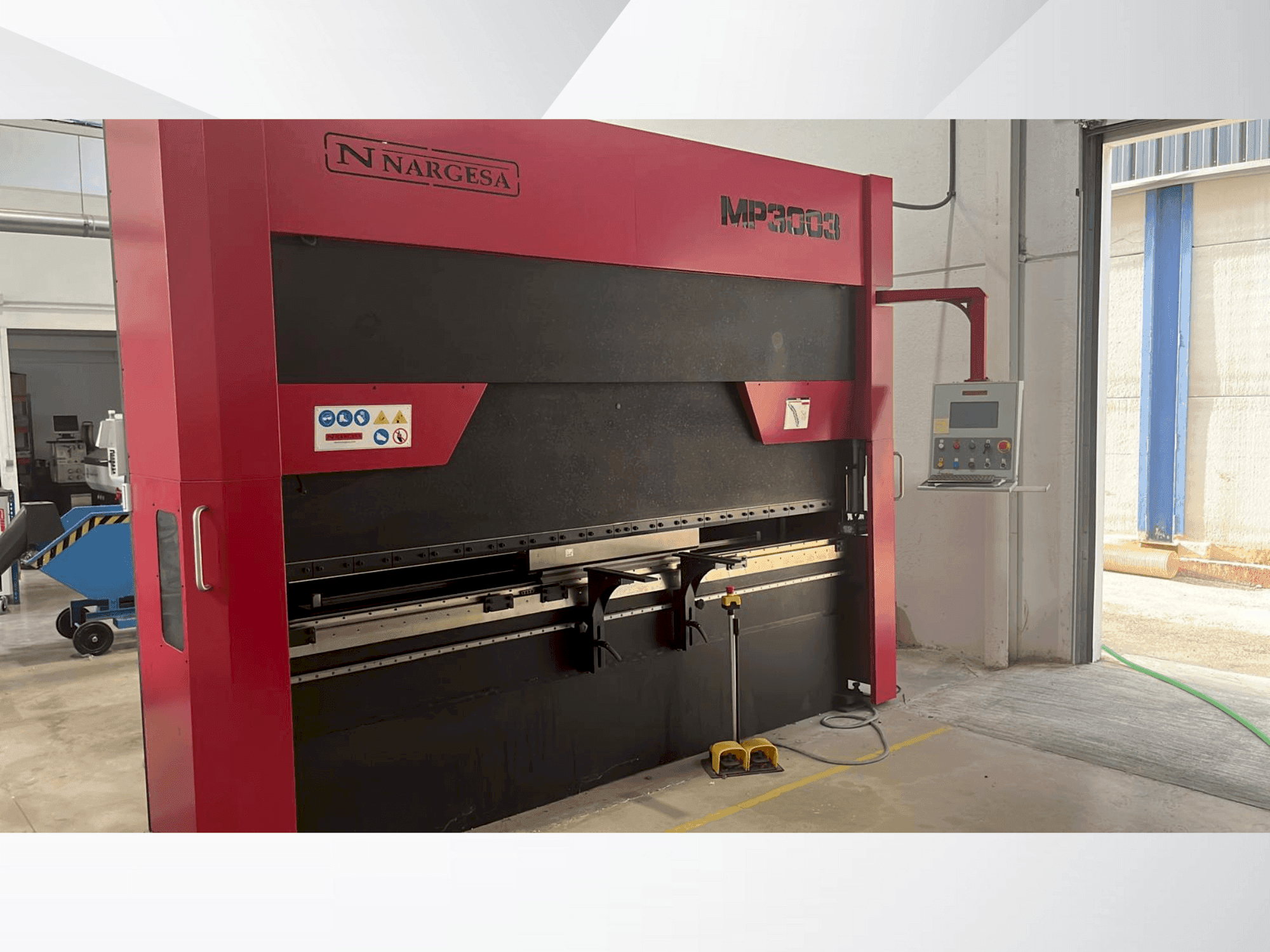 A NARGESA 3003  gép elölnézete