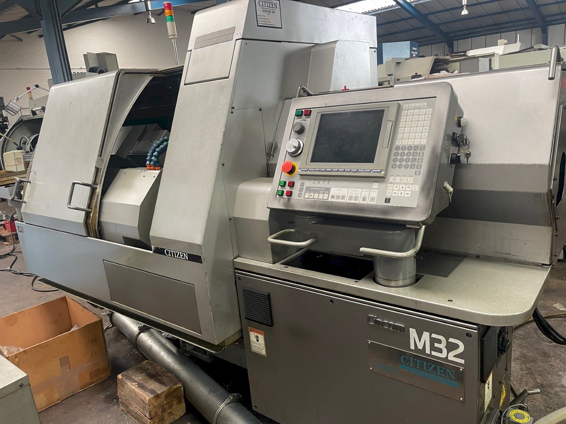 A Citizen M-32V  gép elölnézete