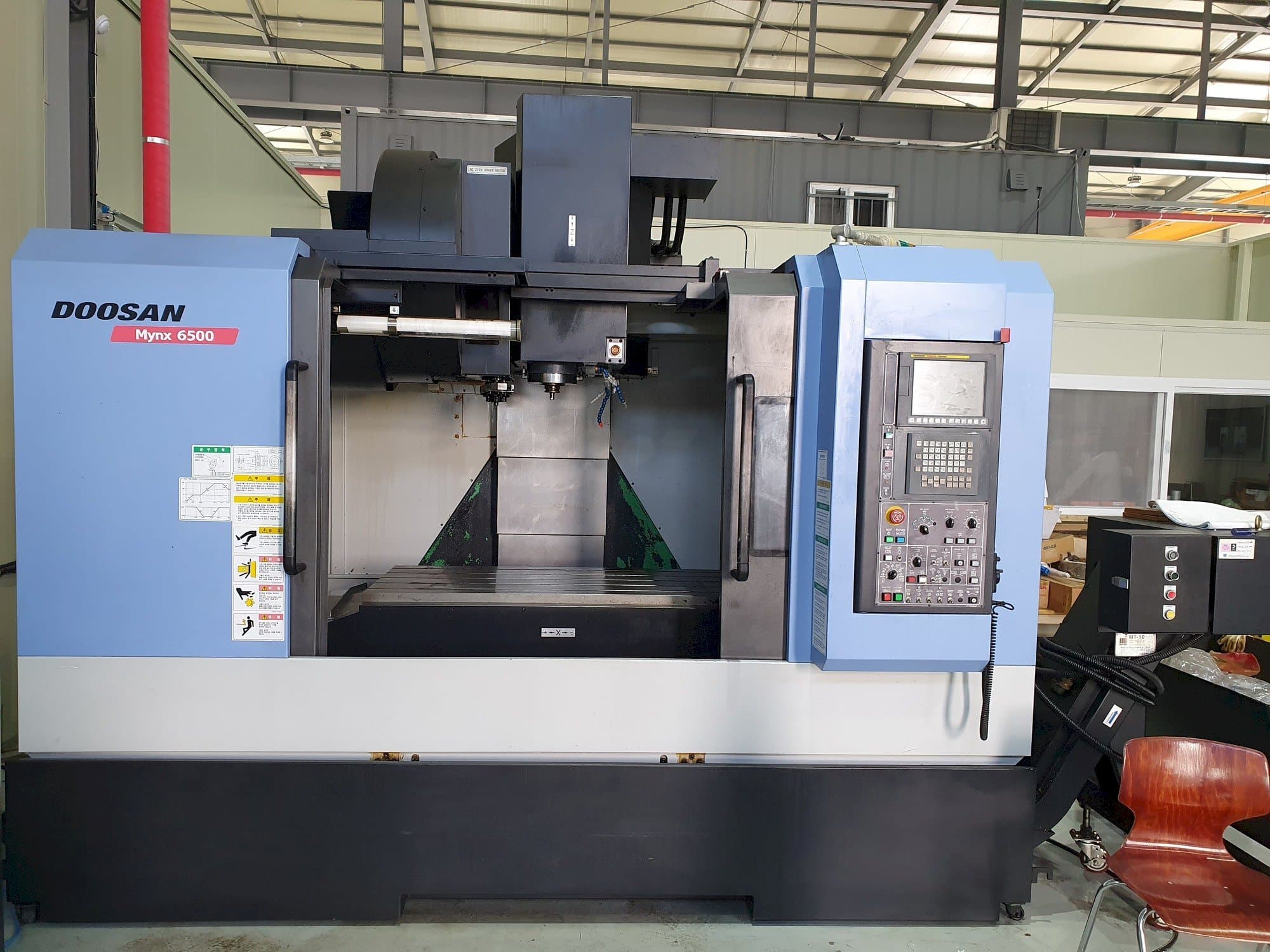 A Doosan MYNX 6500  gép elölnézete