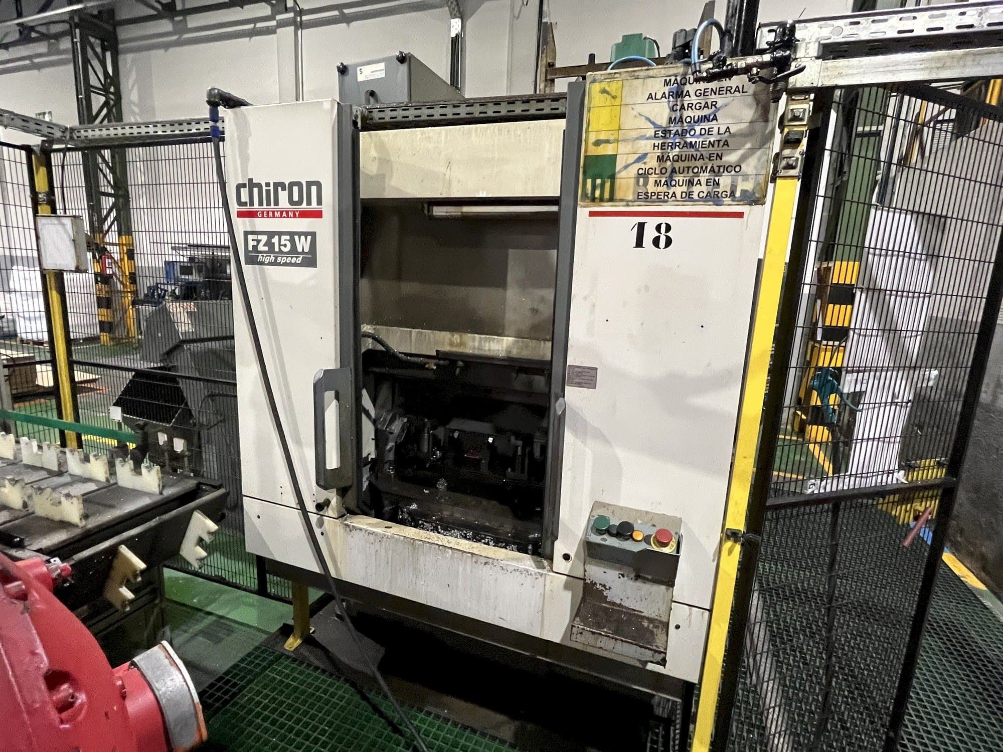 A CHIRON FZ15W  gép elölnézete