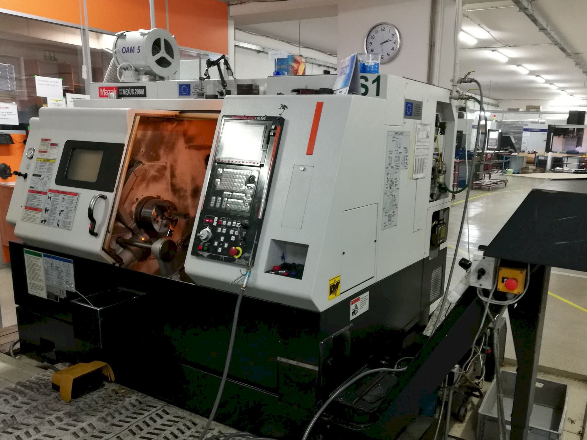 A Mazak QTN-200M gép elölnézete
