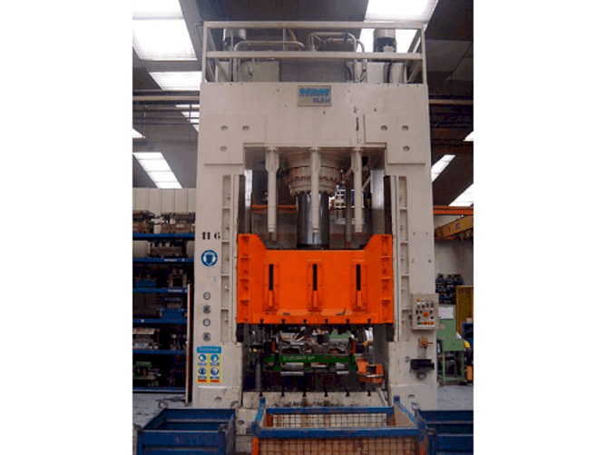 A REHINE 91/A300  gép elölnézete