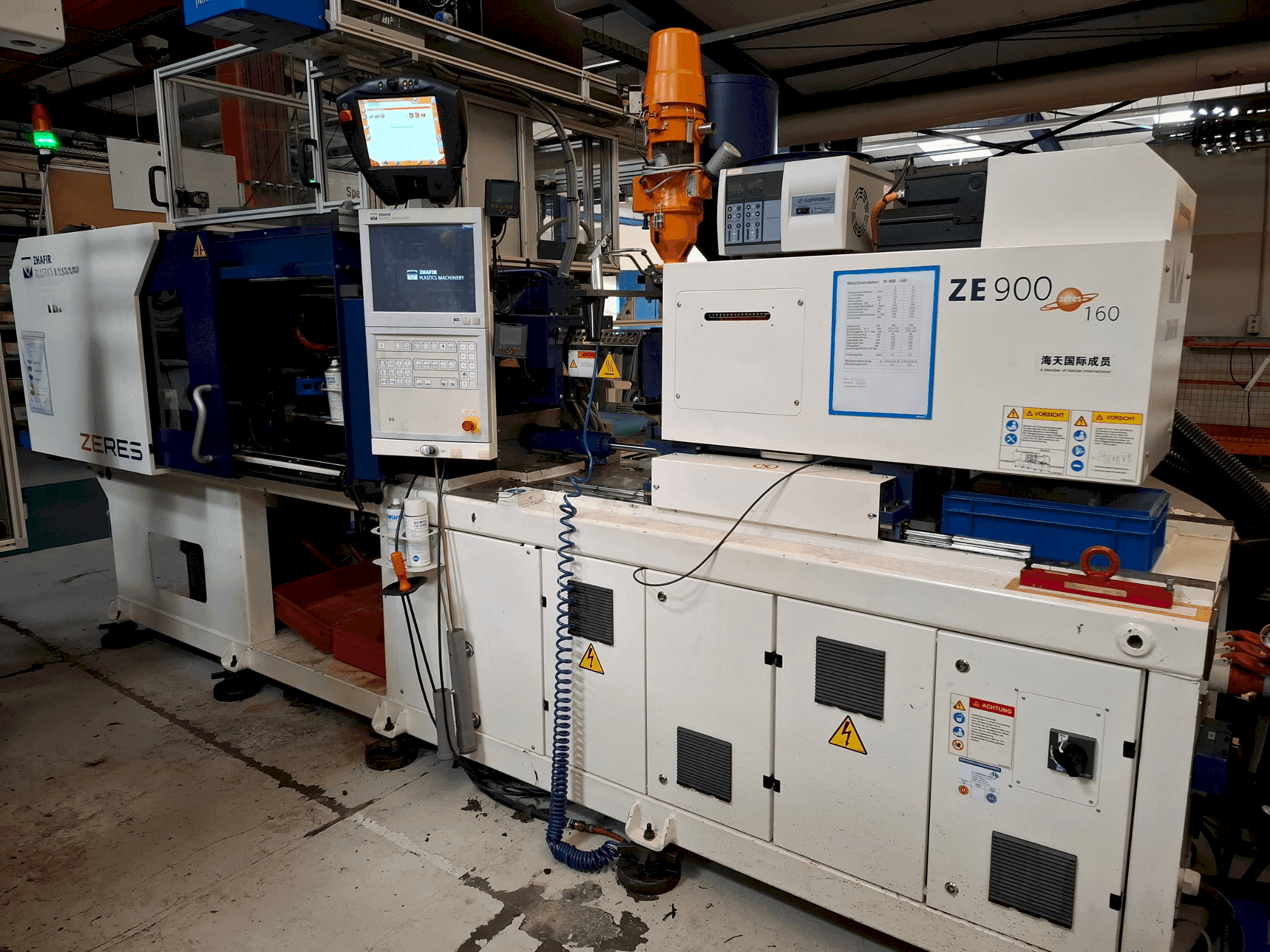 A HAITIAN ZHAFIR Zeres 900/160  gép elölnézete