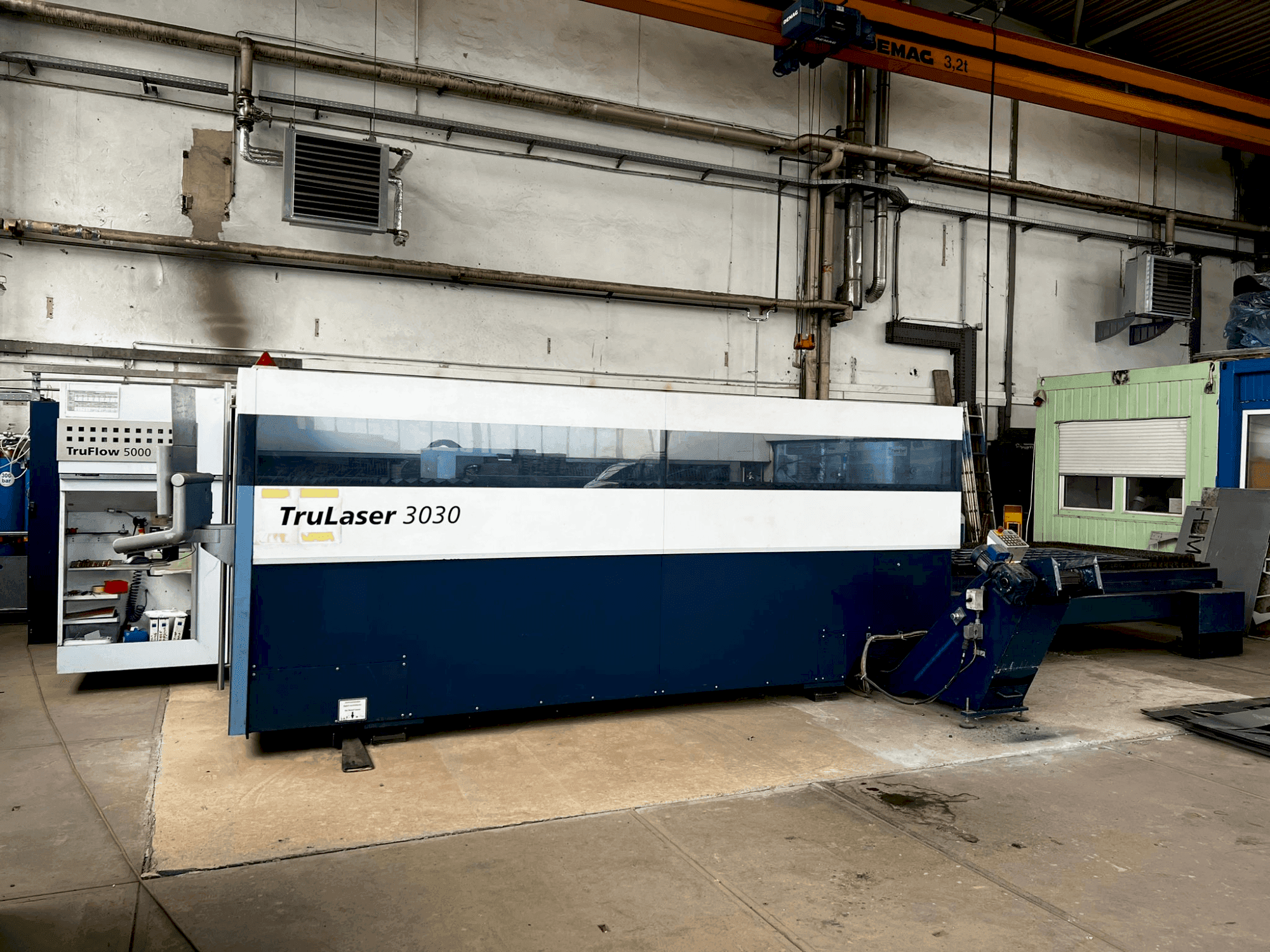A TRUMPF TruLaser 3030  gép elölnézete
