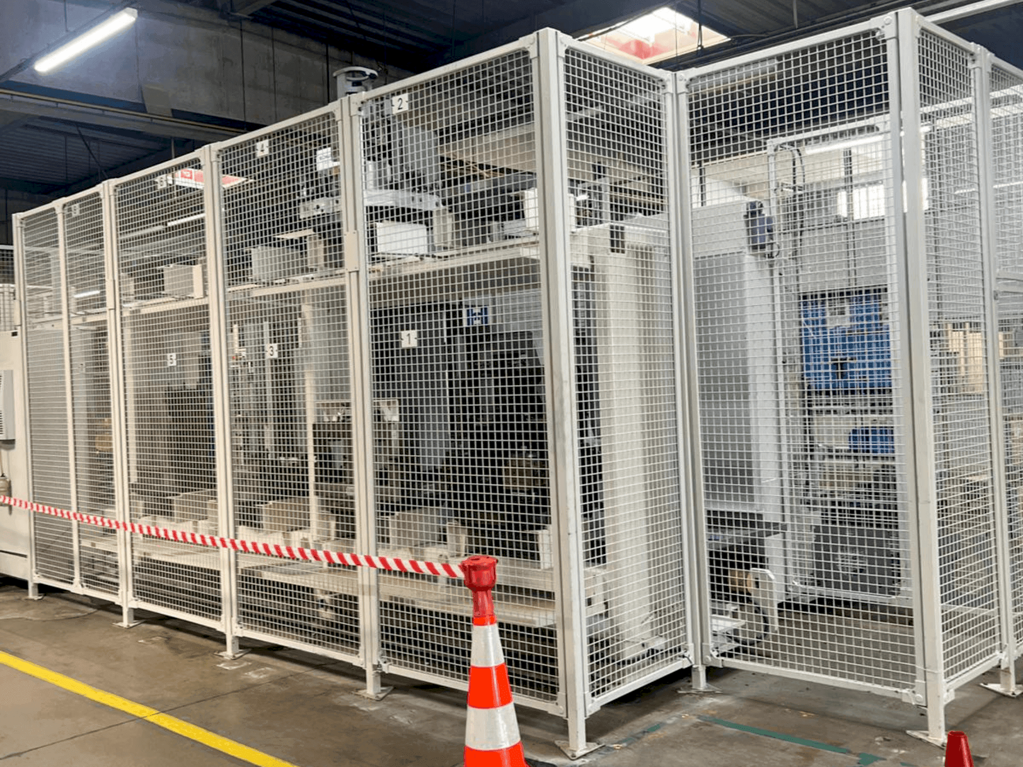 A HELLER MCH 250  gép elölnézete