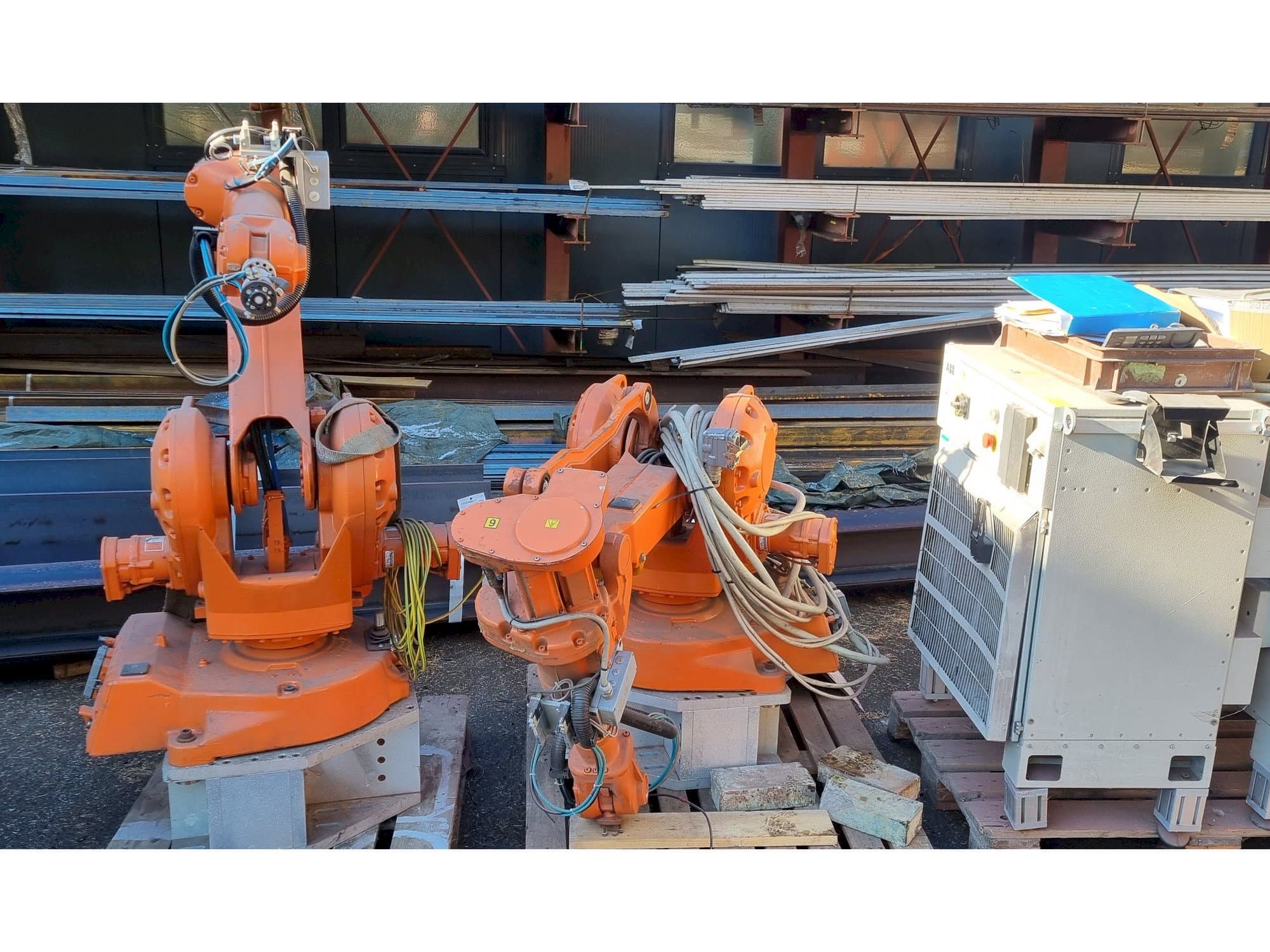 A ABB IRB2400 M2000  gép elölnézete