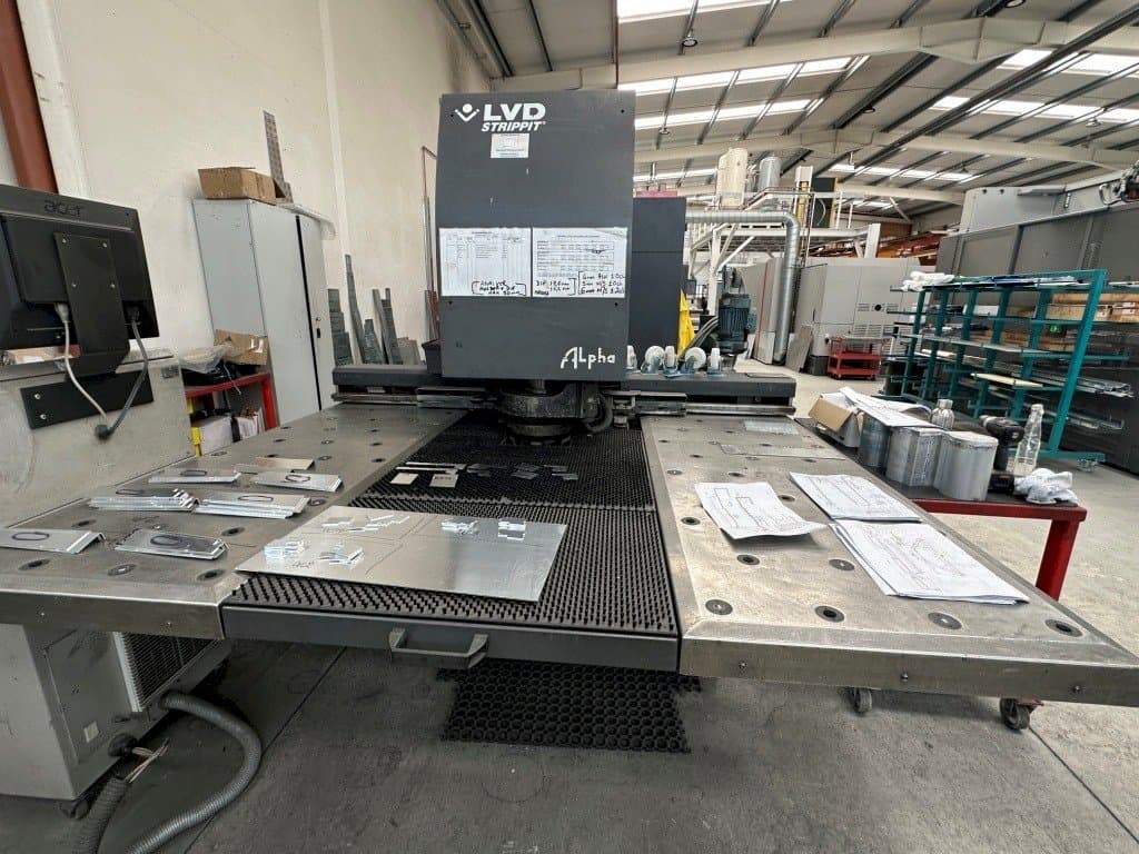 A LVD Alpha 1212TK  gép elölnézete