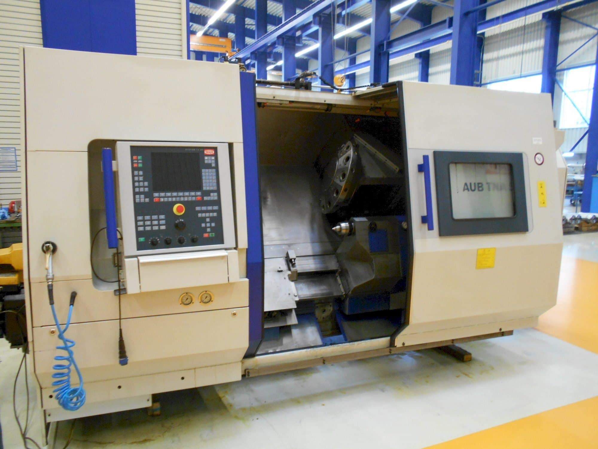 A TRAUB TNA 500  gép elölnézete