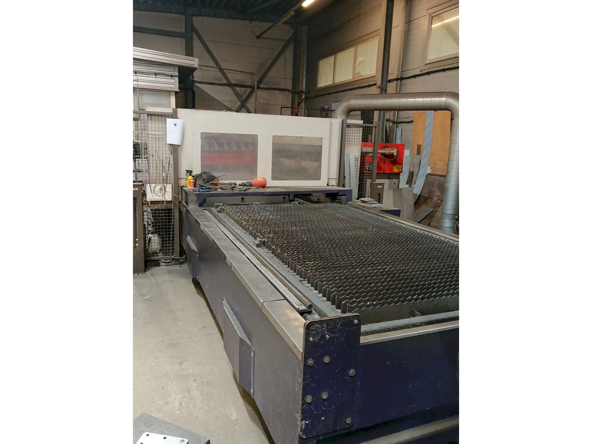 A Bystronic Bysprint 3015 Bylaser 3000  gép elölnézete