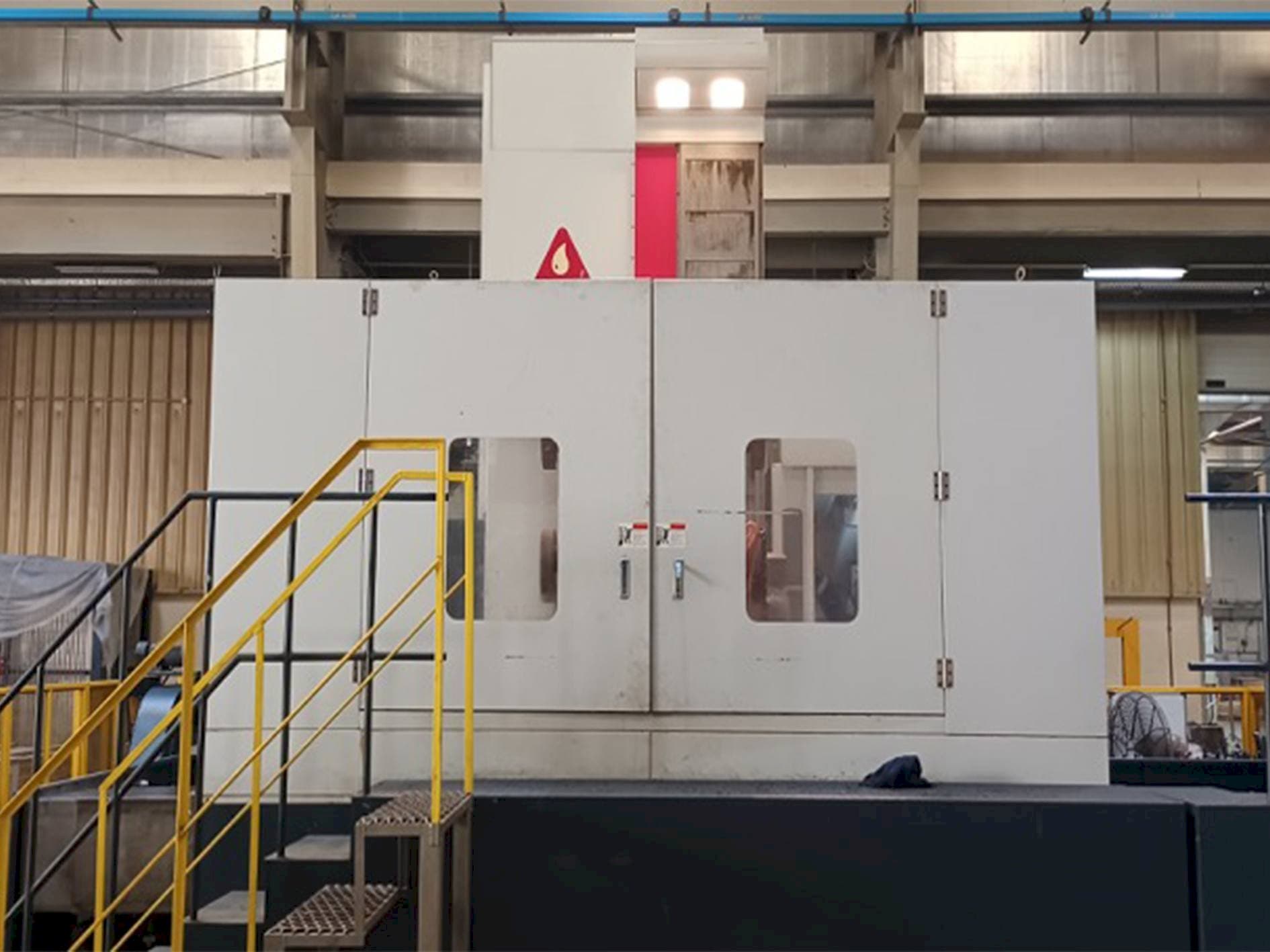 A YOU JI HBM130/3022  gép elölnézete