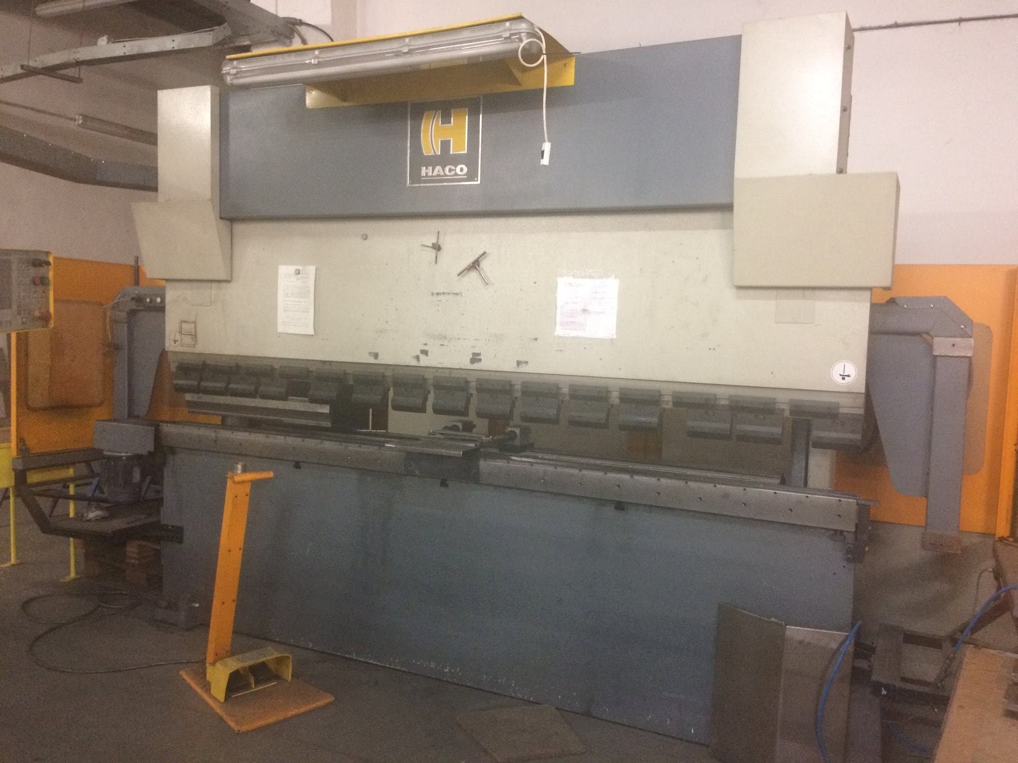 A HACO EMR 30150  gép elölnézete