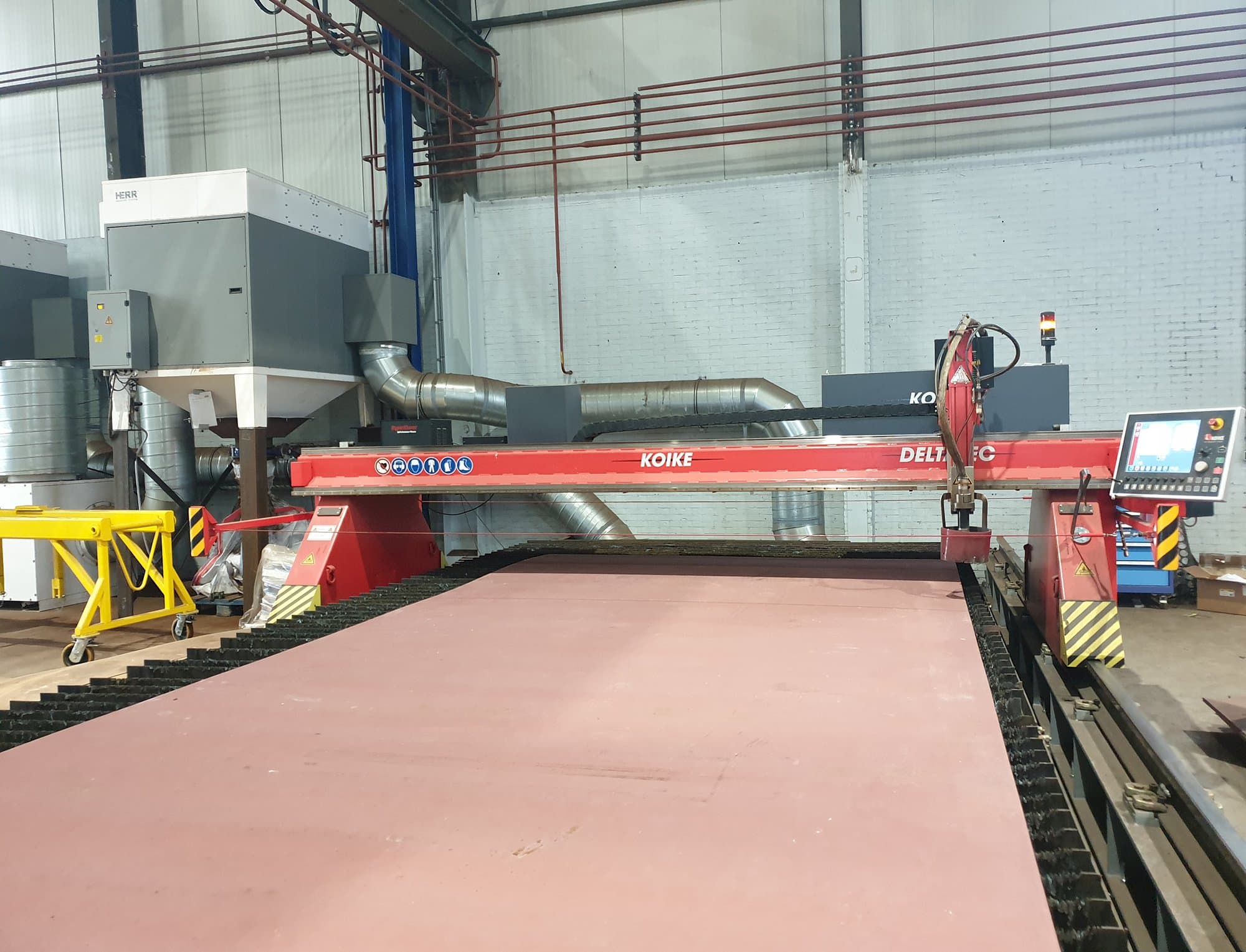 A KOIKE DELTATEC 4000 gép elölnézete