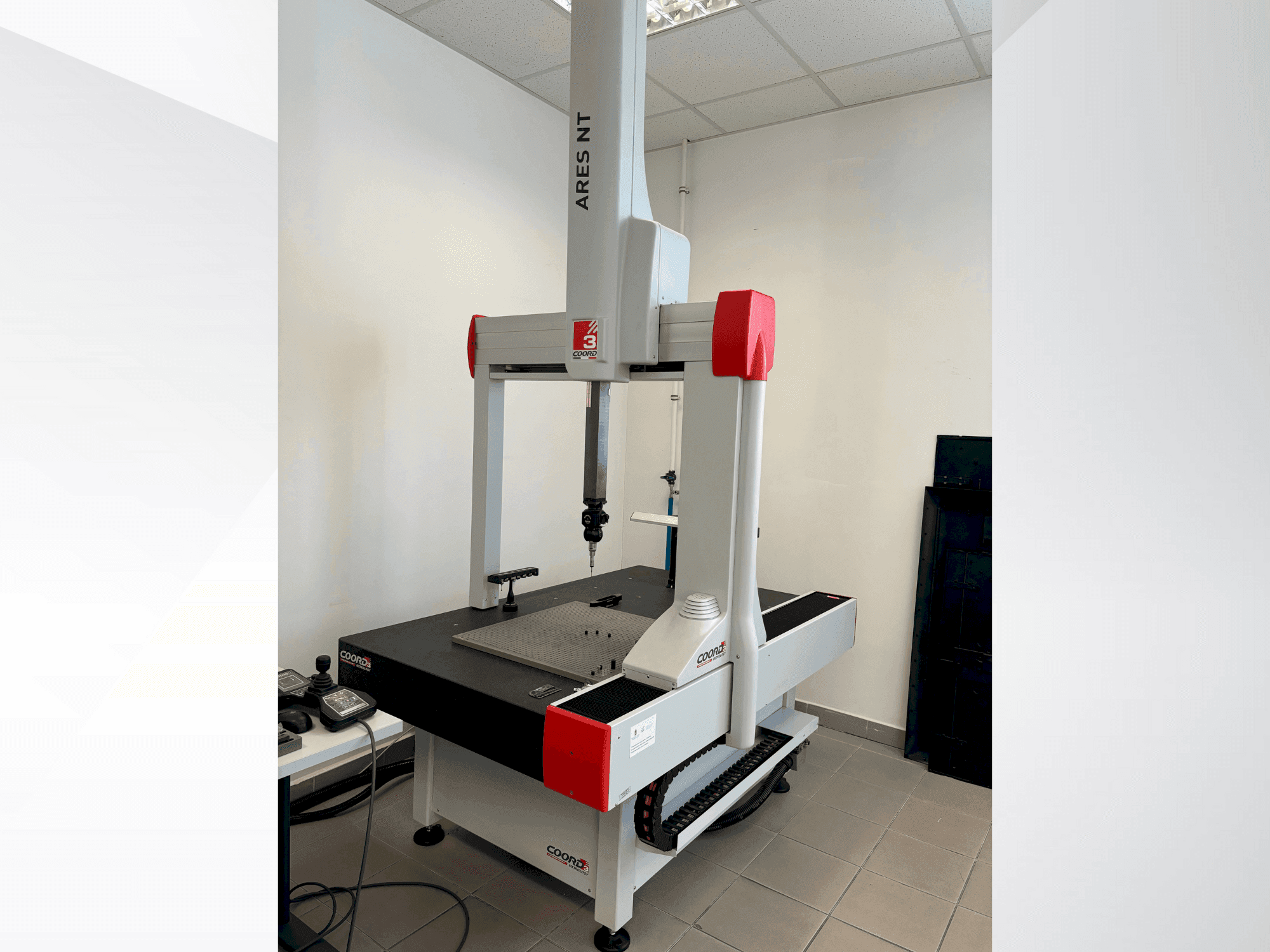 A Coord3 ARES NT  gép elölnézete