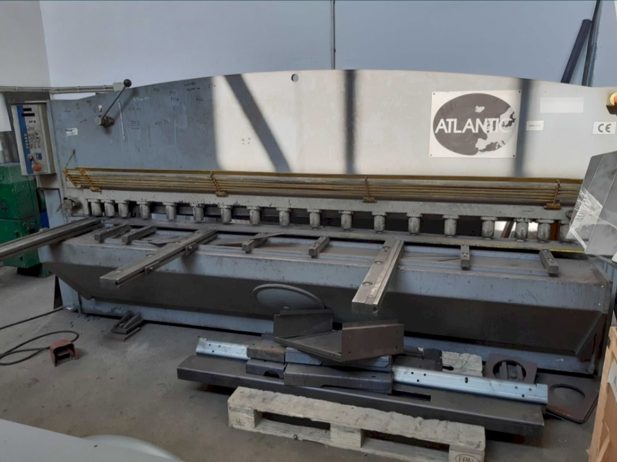 A ATLANTIC ATS 3006  gép elölnézete